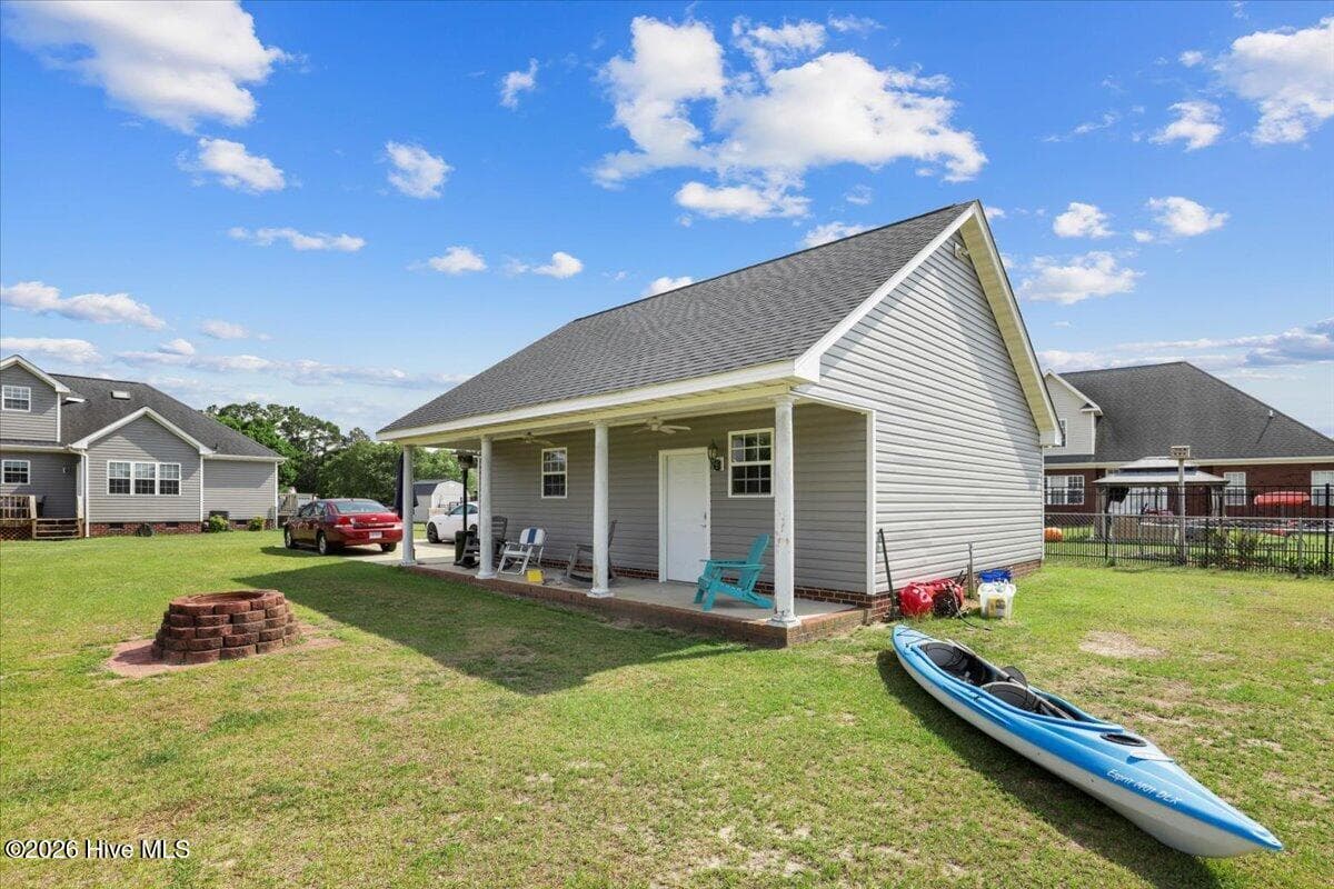Entrance to back room - 105 Pointe Drive, La Grange, NC 28551