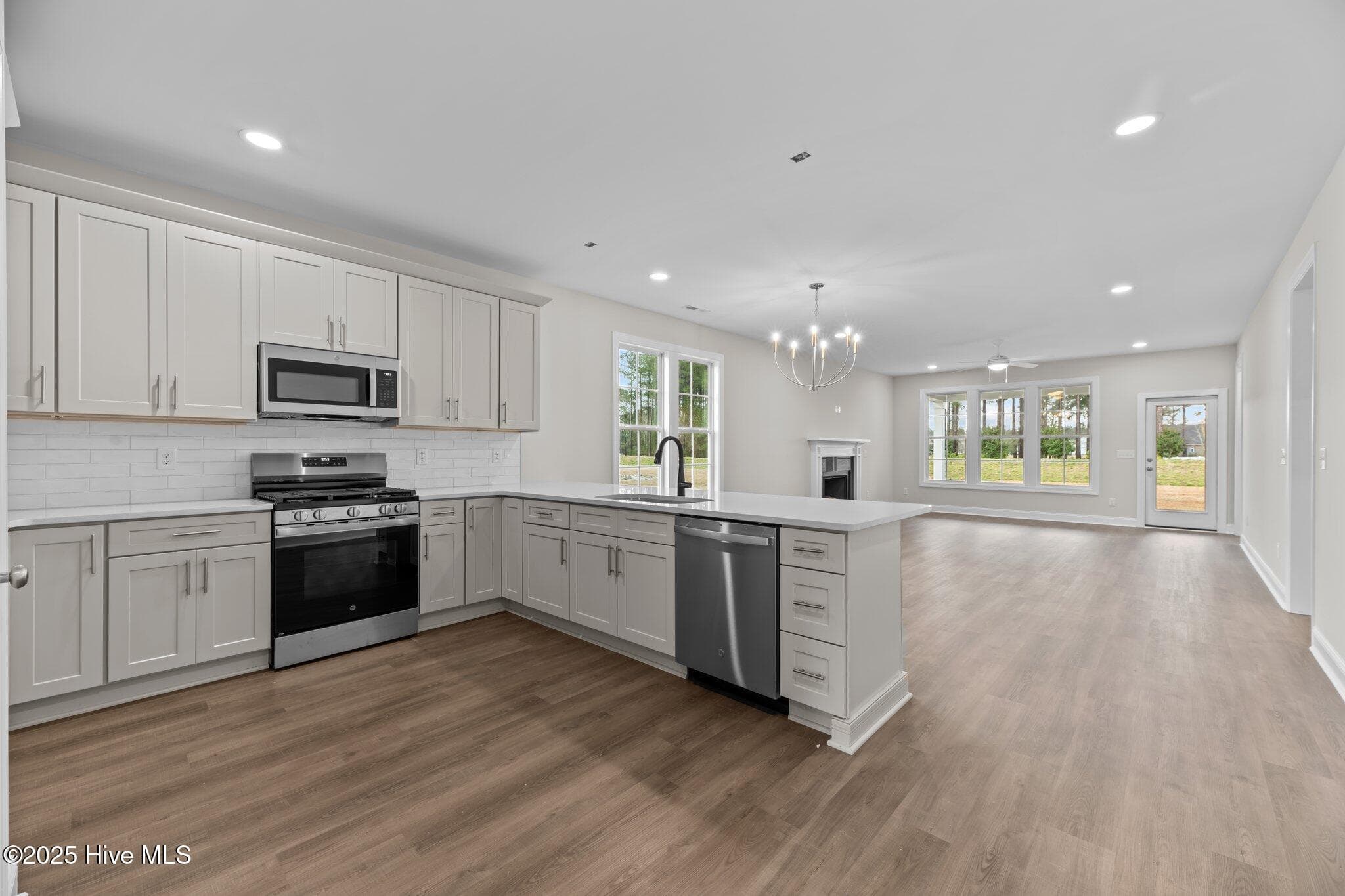 Single Family Residence at 1015 Brighton Drive, New Bern, NC 28562, photo 14 of 47