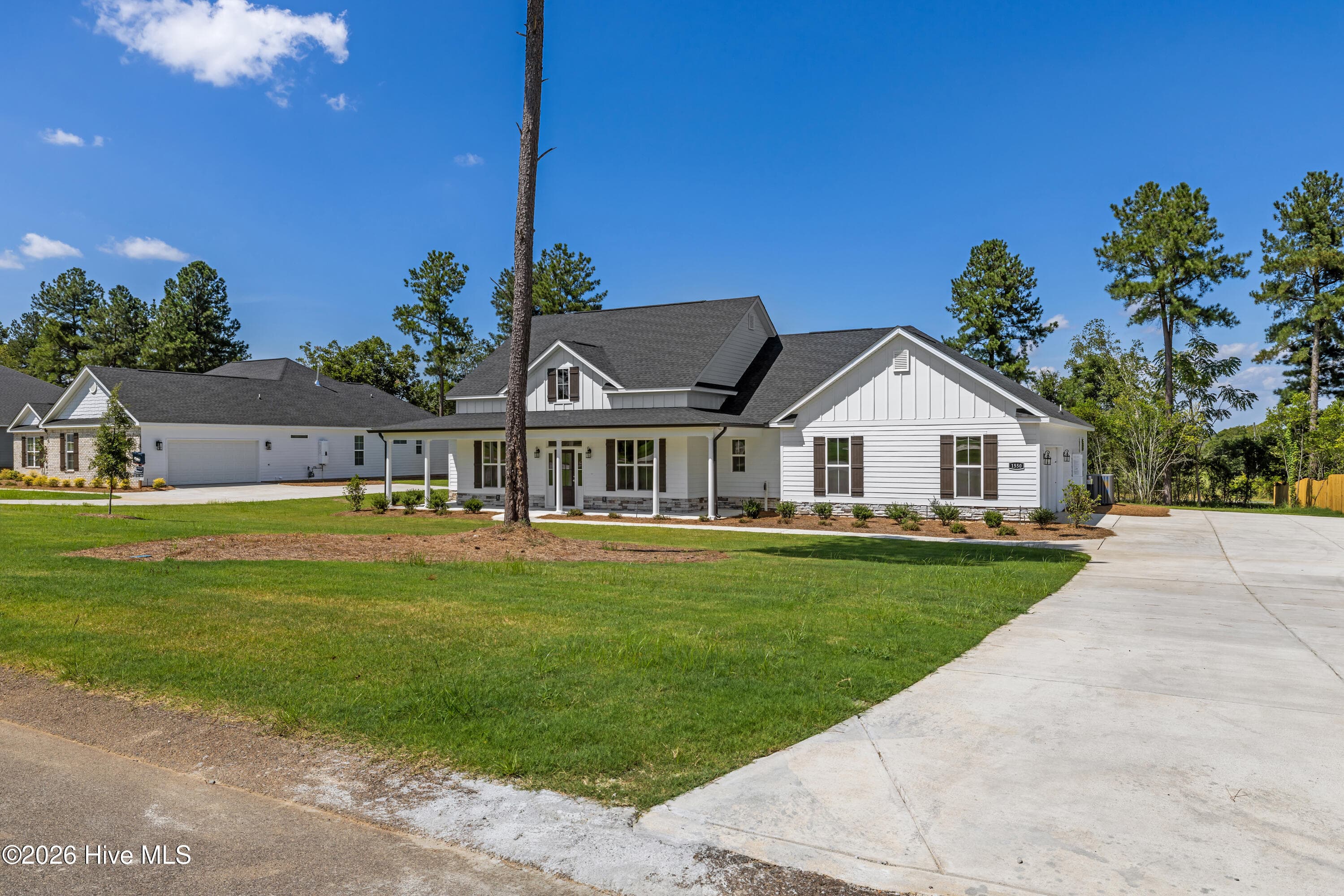 Side entry garage - 1550 Bellingham Drive, Beech Island, SC 29842