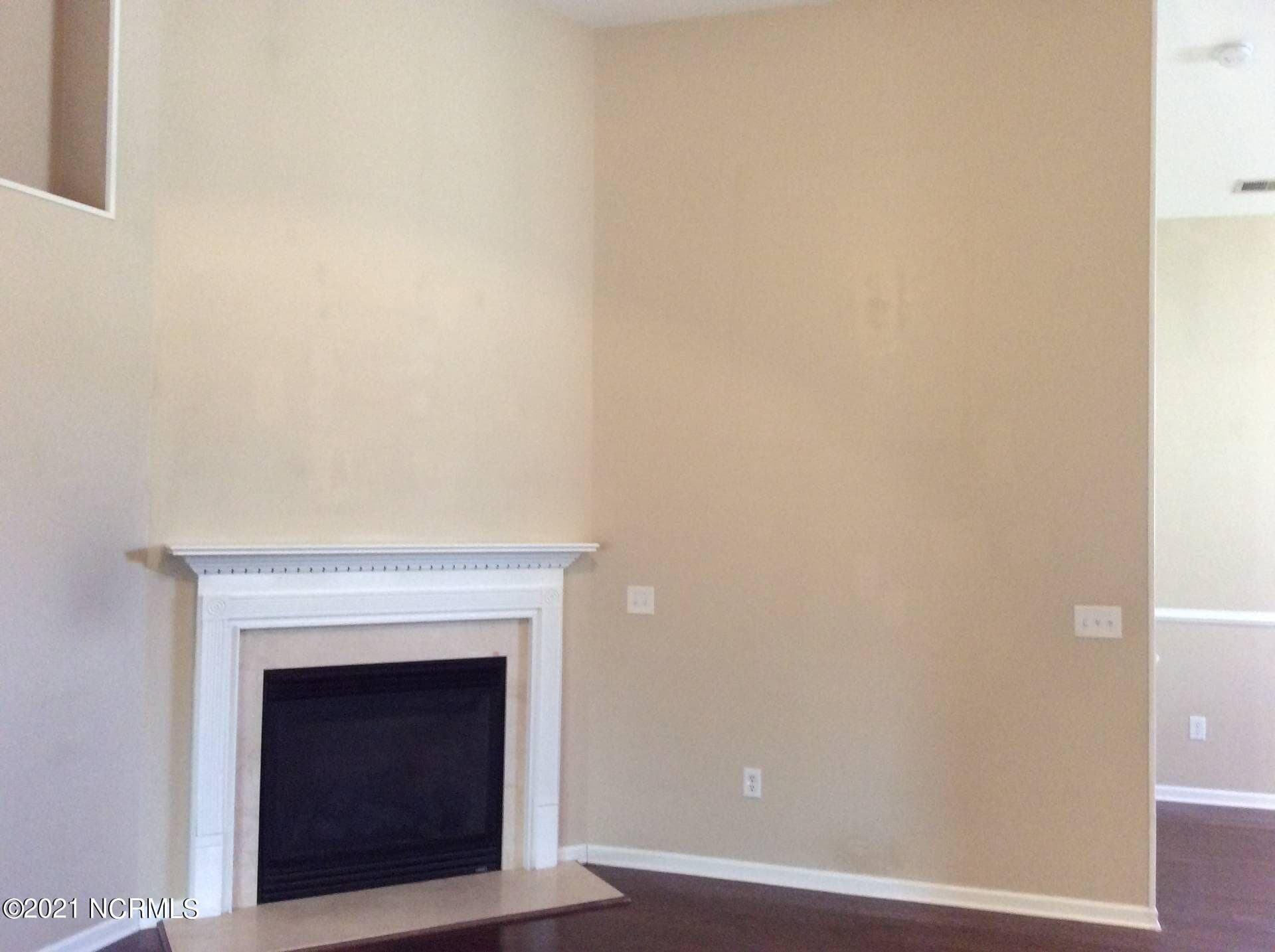 Single Family Residence at 105 Lakeside Green Drive, New Bern, NC 28560, photo 14 of 32