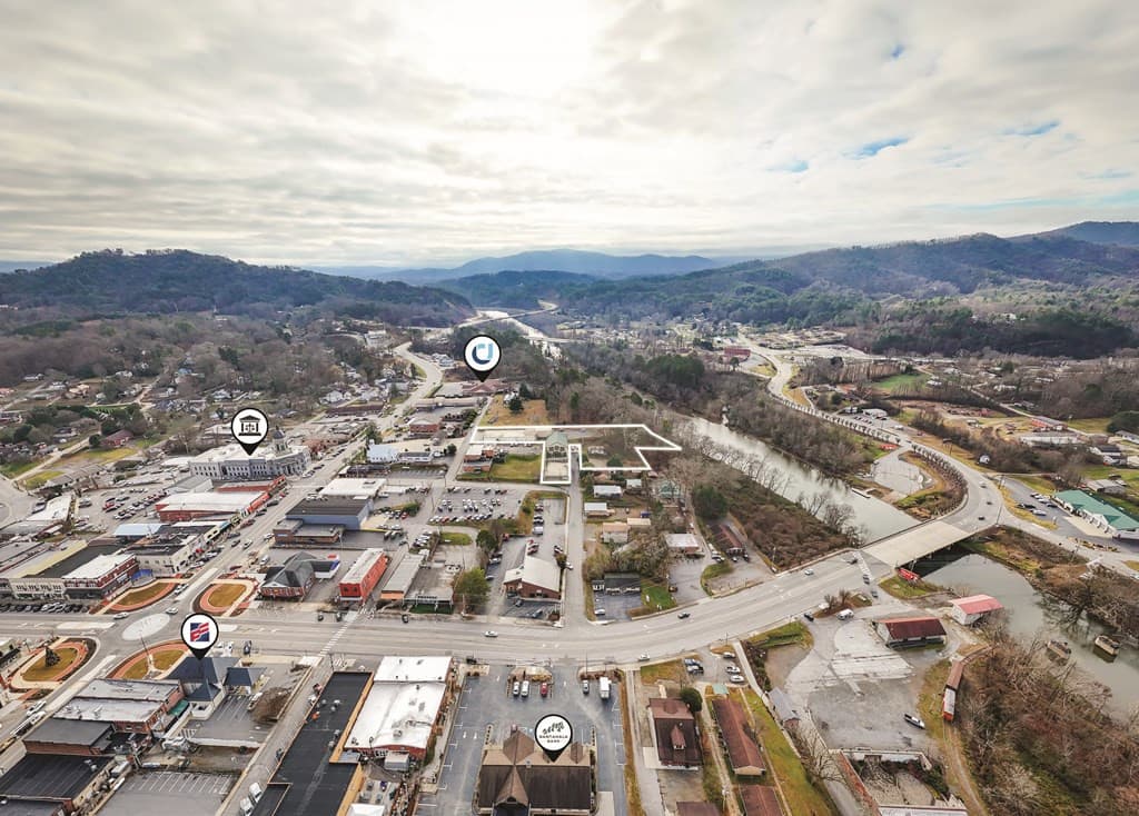 property overlay and the oriention of the property - 89 Sycamore Street, Murphy, NC 28906
