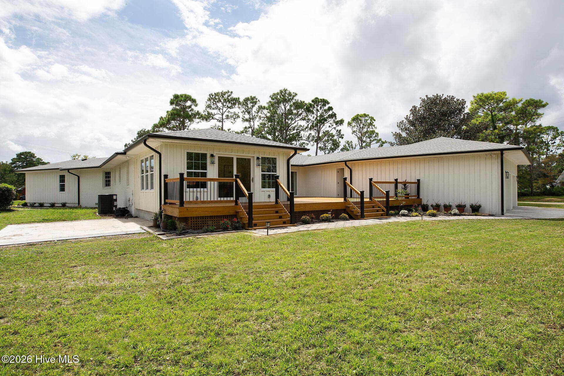 Single Family Residence at 701 Pine Valley Drive, Wilmington, NC 28412, photo 4 of 89