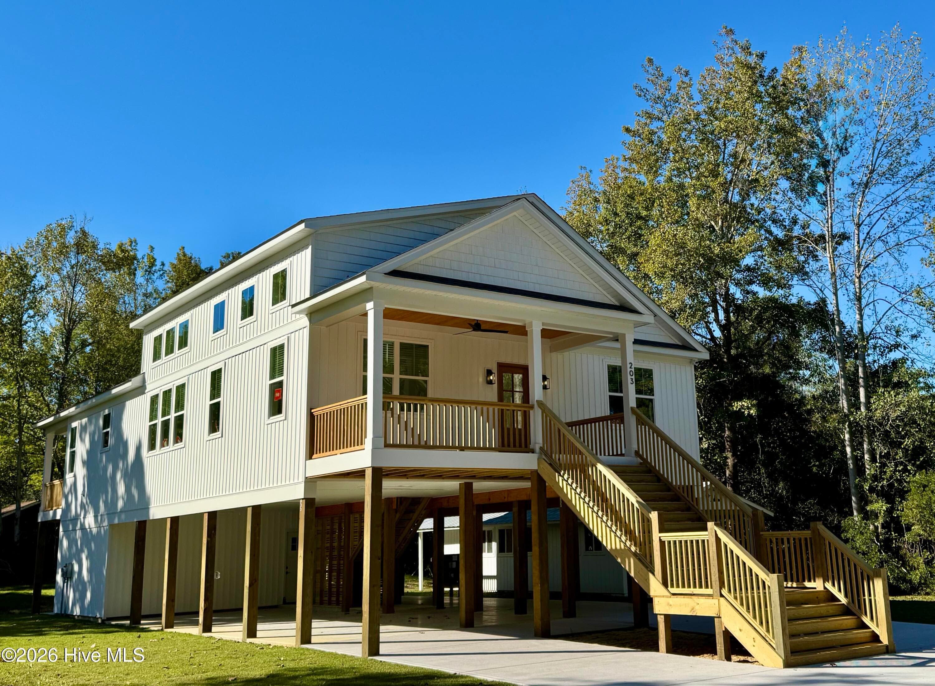 Single Family Residence at 203 Sand Dollar Lane, Hampstead, NC 28443, photo 4 of 65