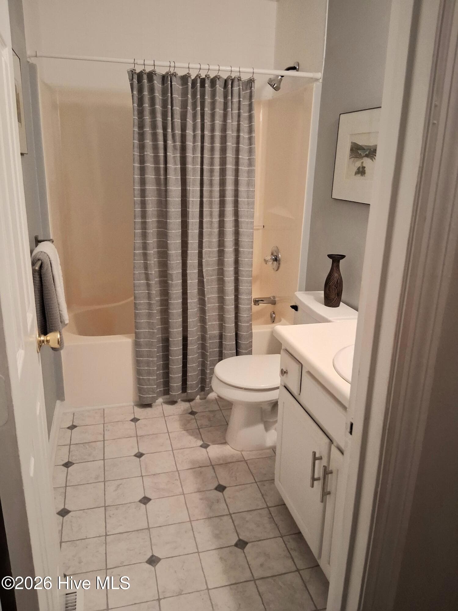 Single Family Residence at 3650 Hanover Drive, Hope Mills, NC 28348, photo 15 of 37