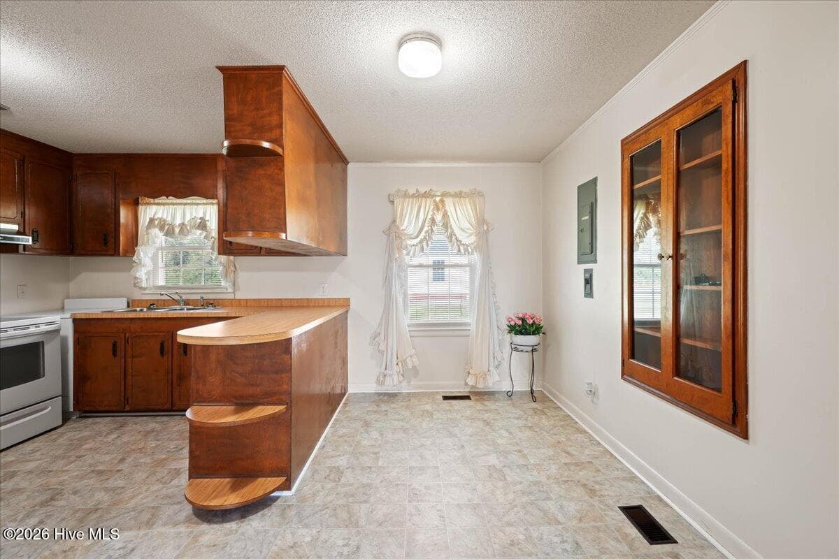 Single Family Residence at 606 Darden Drive, Kinston, NC 28504, photo 16 of 33
