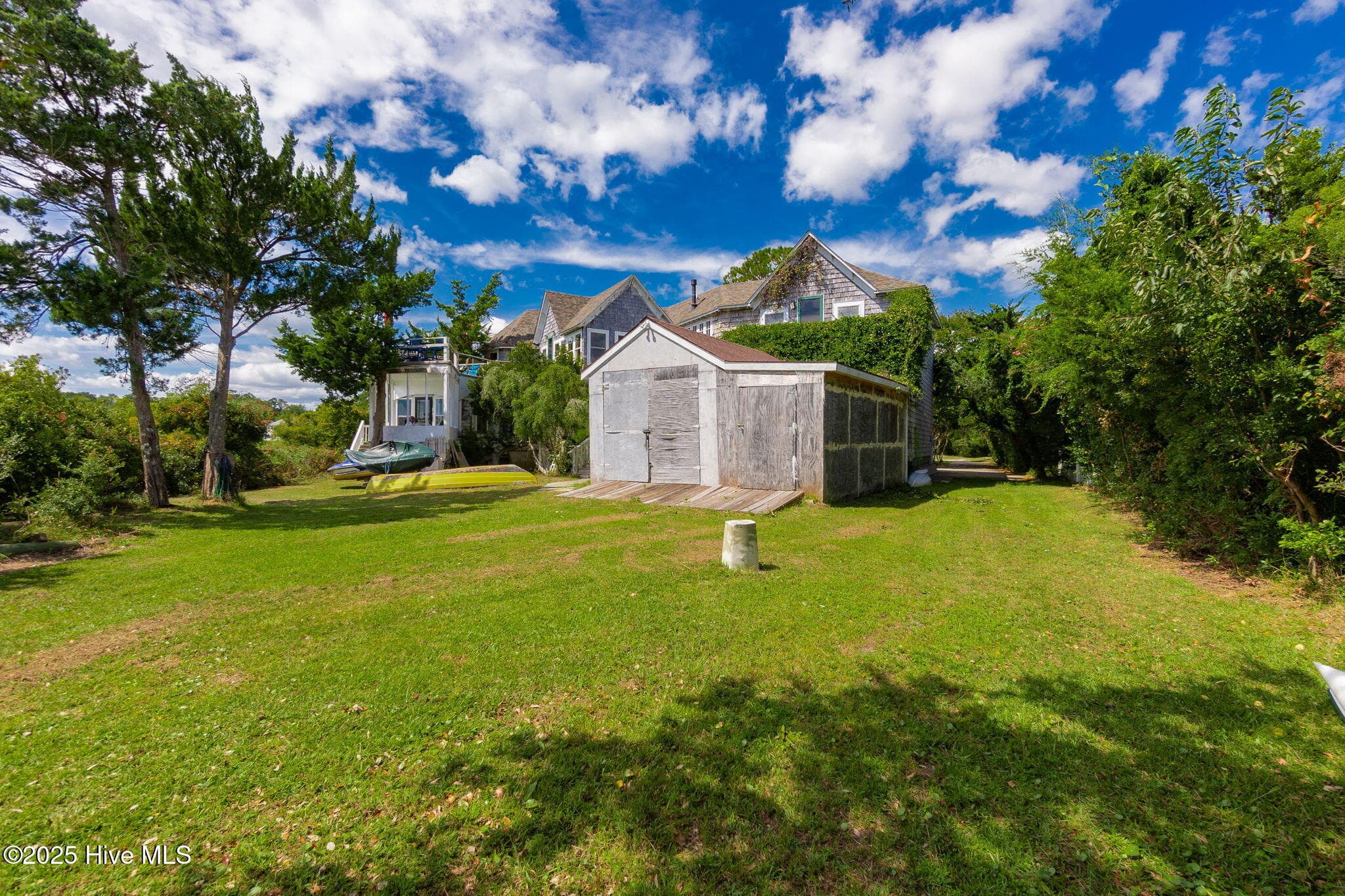 Single Family Residence at 102 Gibbs Circle, Beaufort, NC 28516, photo 2 of 2