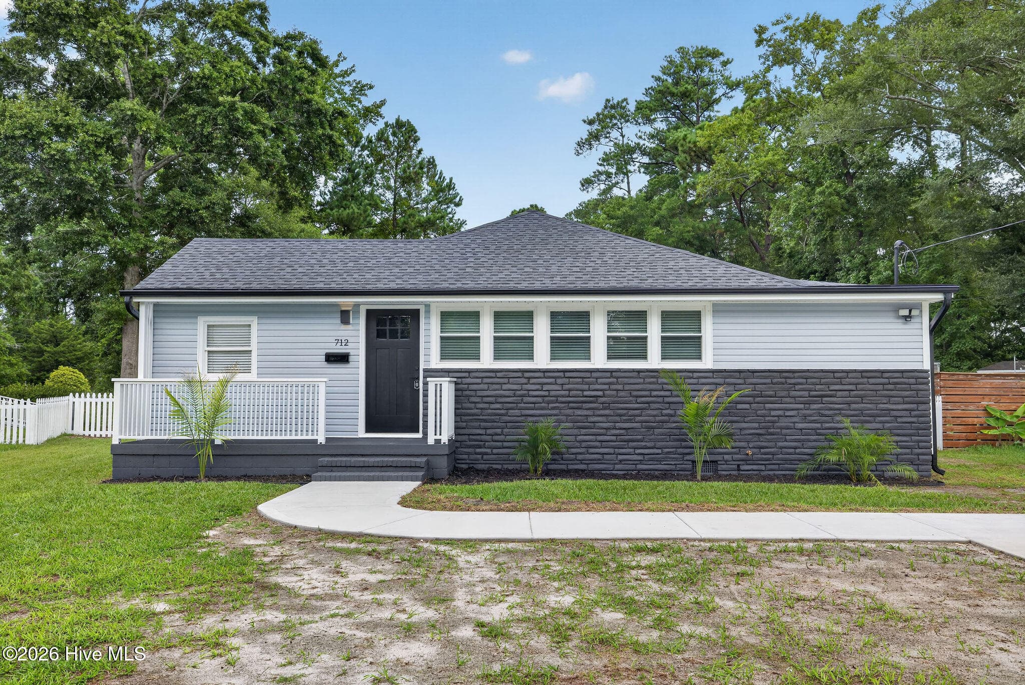 Single Family Residence at 712 Rosemont Avenue, Wilmington, NC 28403, photo 3 of 36