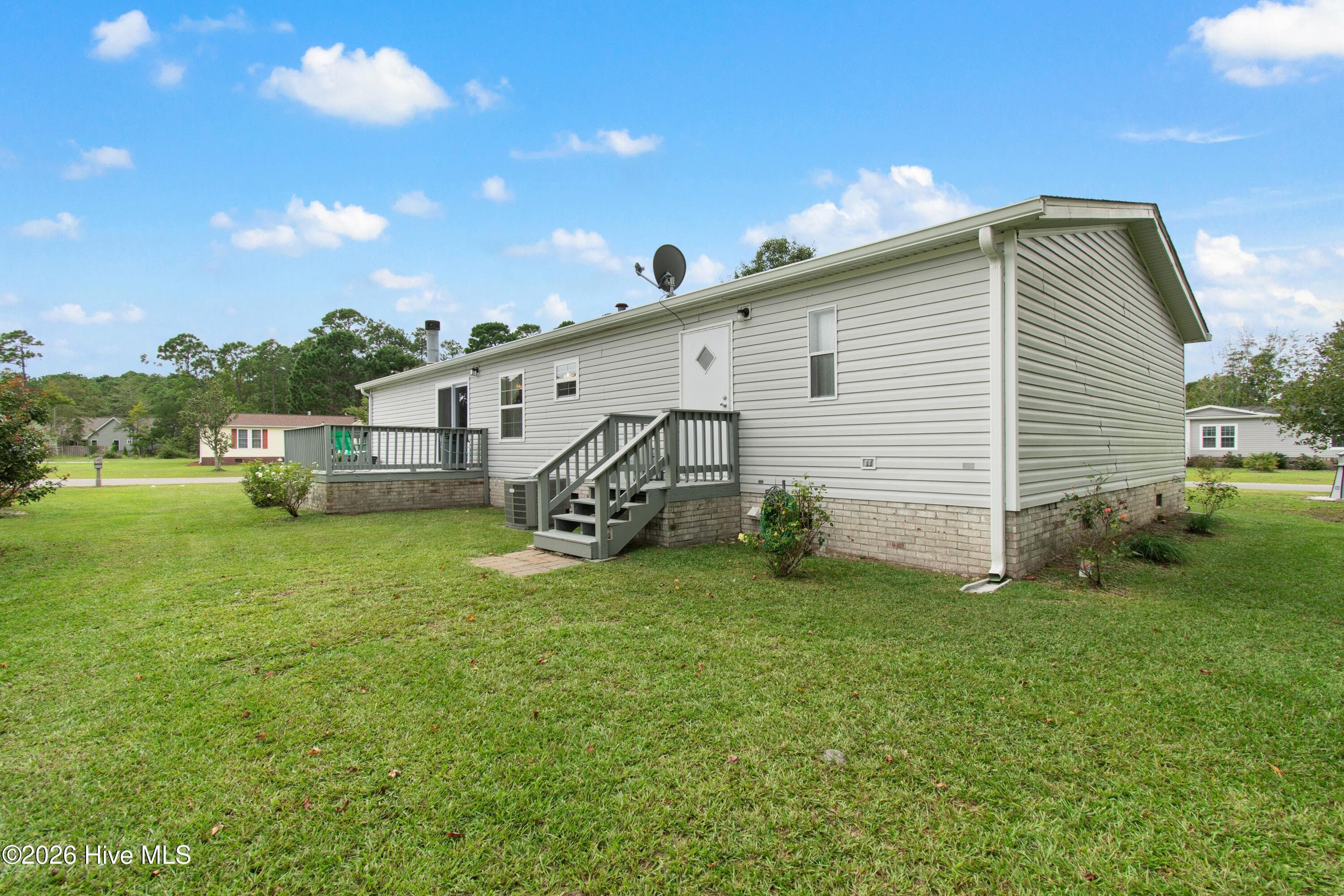 Manufactured Home at 1109 Nautical Lane SW, Calabash, NC 28467, photo 28 of 34