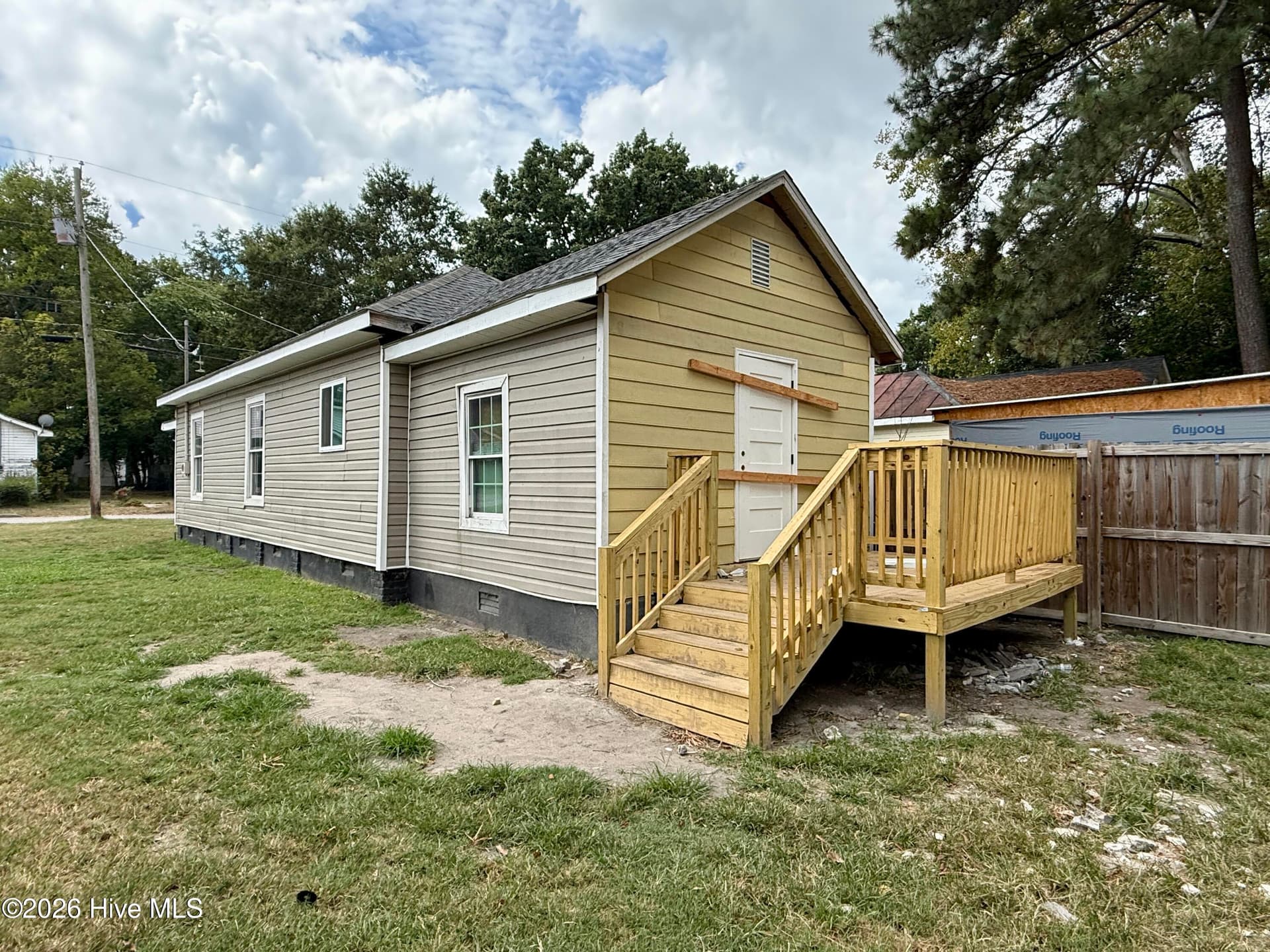 Single Family Residence at 911 Washington Street E, Wilson, NC 27893, photo 13 of 20