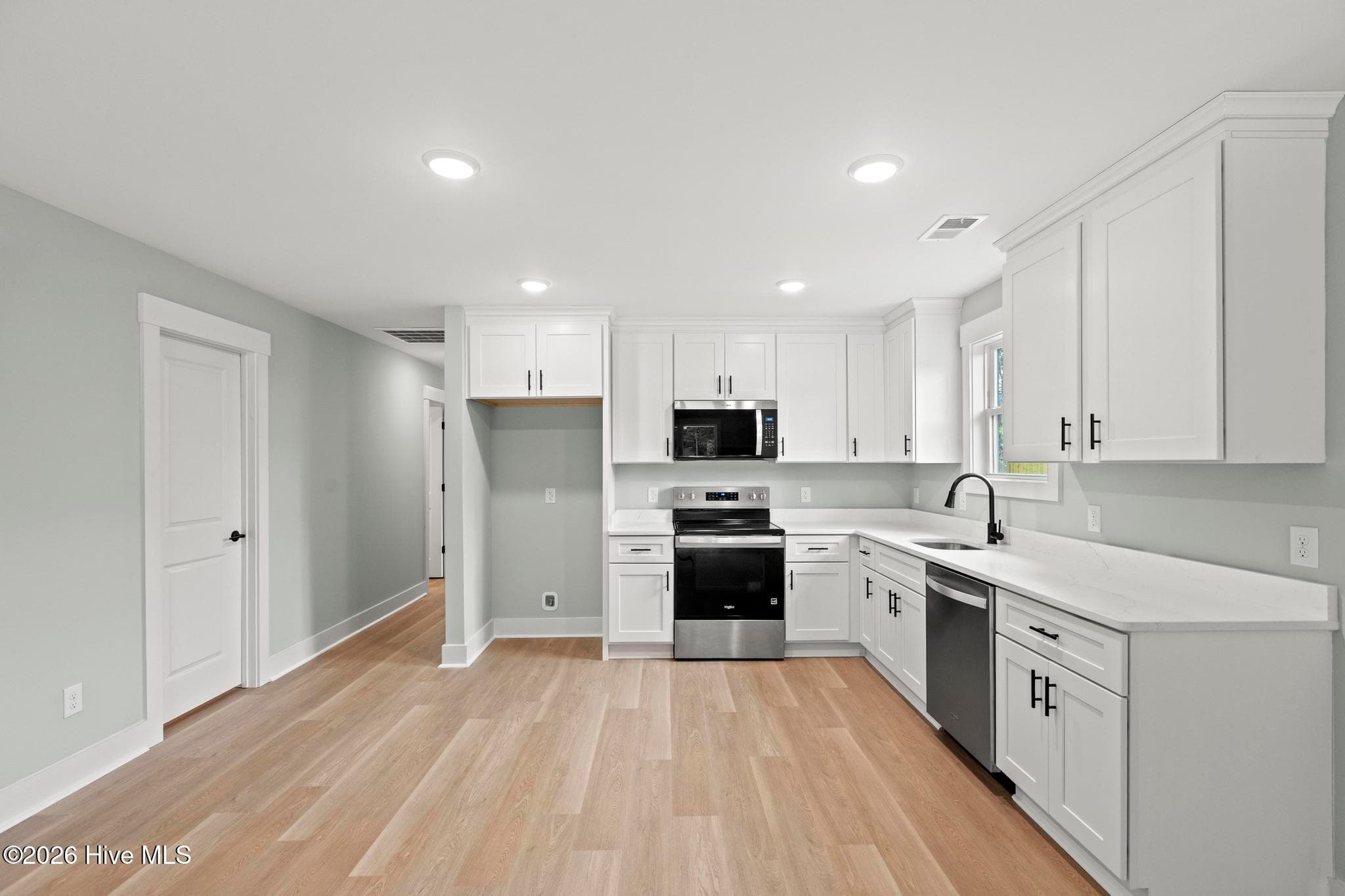 Single Family Residence at 302 Pine Court, Hampstead, NC 28443, photo 19 of 91