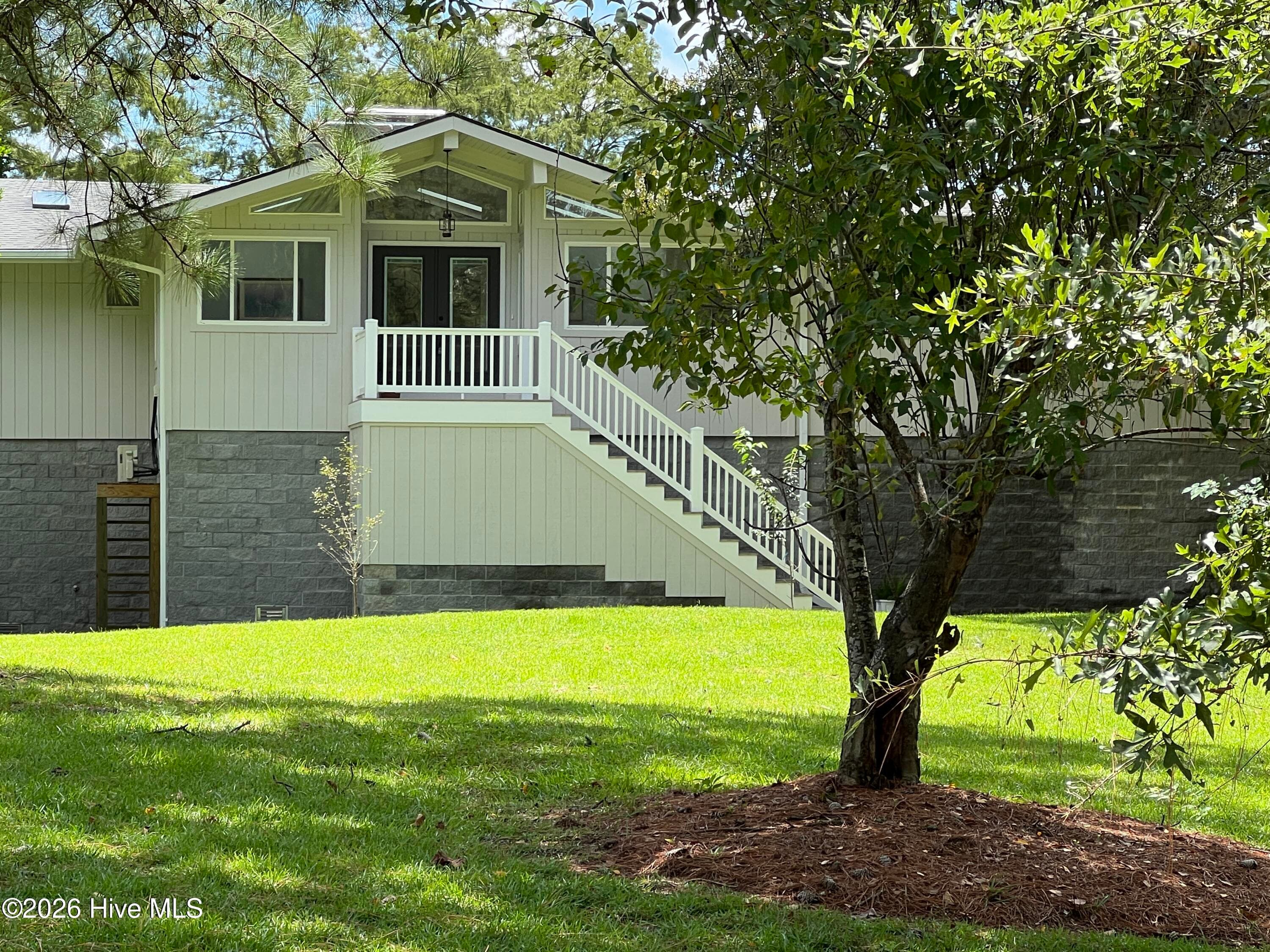 Single Family Residence at 244 Shoreline Drive, New Bern, NC 28562, photo 12 of 70
