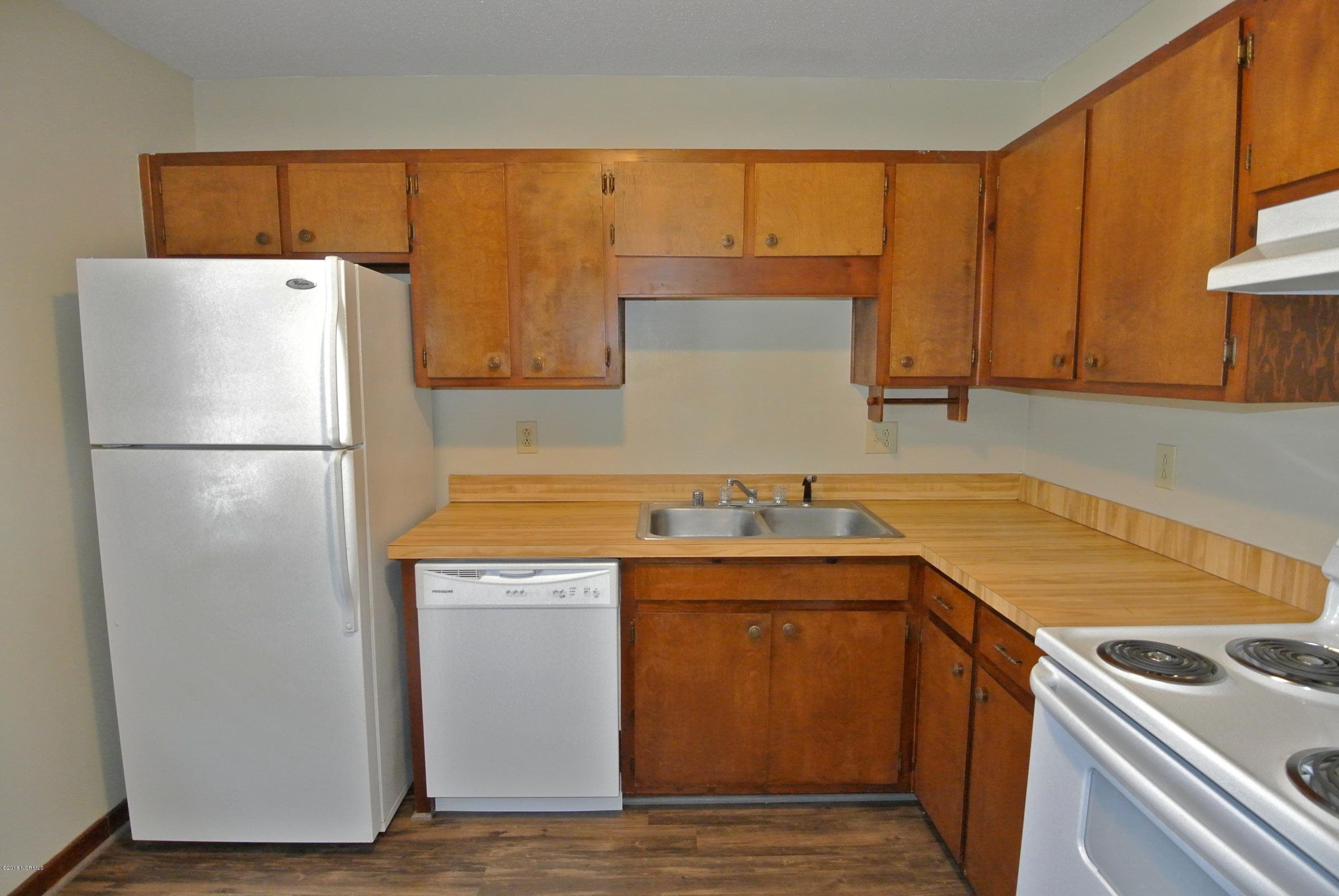 Kitchen - 1106 Karen Drive C, New Bern, NC 28562