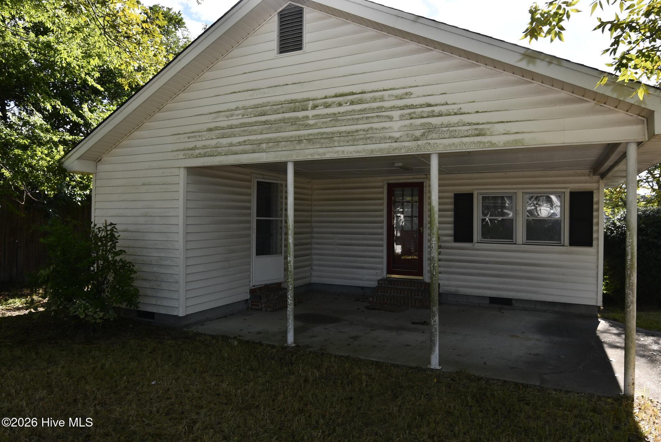 Carport - 114 S Gillespie Street, Elizabethtown, NC 28337