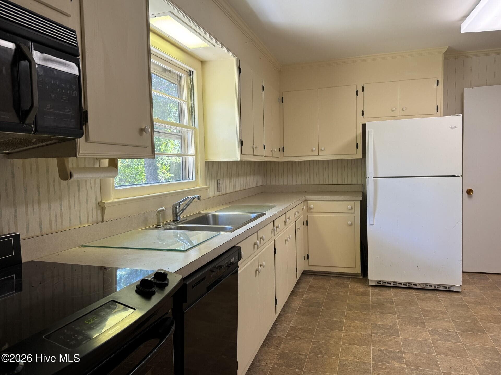 Single Family Residence at 3834 Winston Boulevard, Wilmington, NC 28403, photo 2 of 13