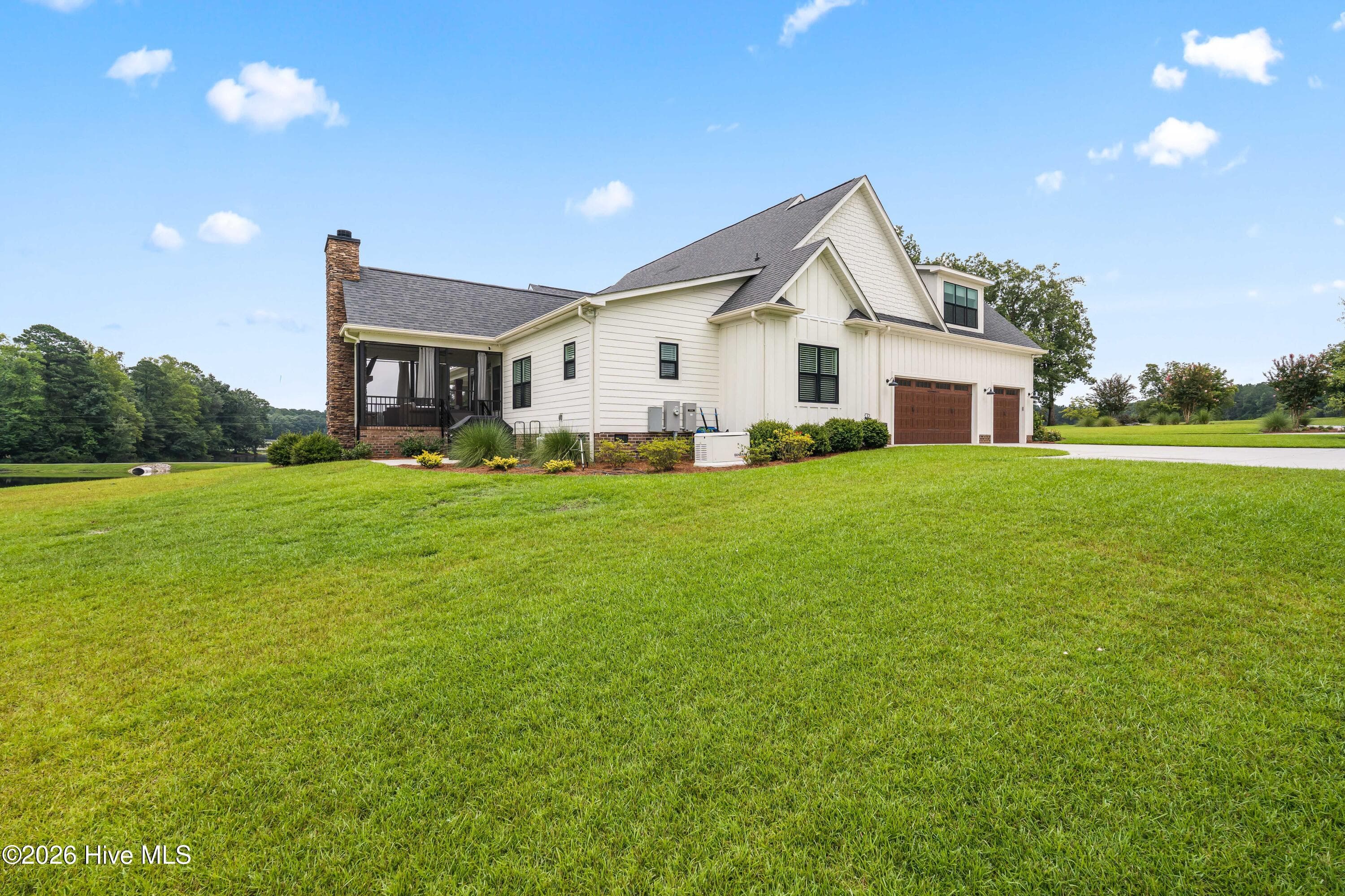 Single Family Residence at 300 Westwood Drive, Elizabethtown, NC 28337, photo 5 of 5
