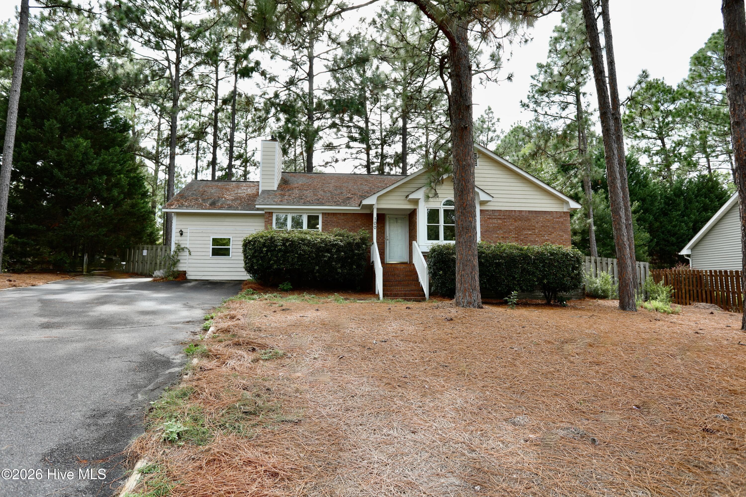 Single Family Residence at 100 Sawmill Road E, Pinehurst, NC 28374, photo 2 of 25