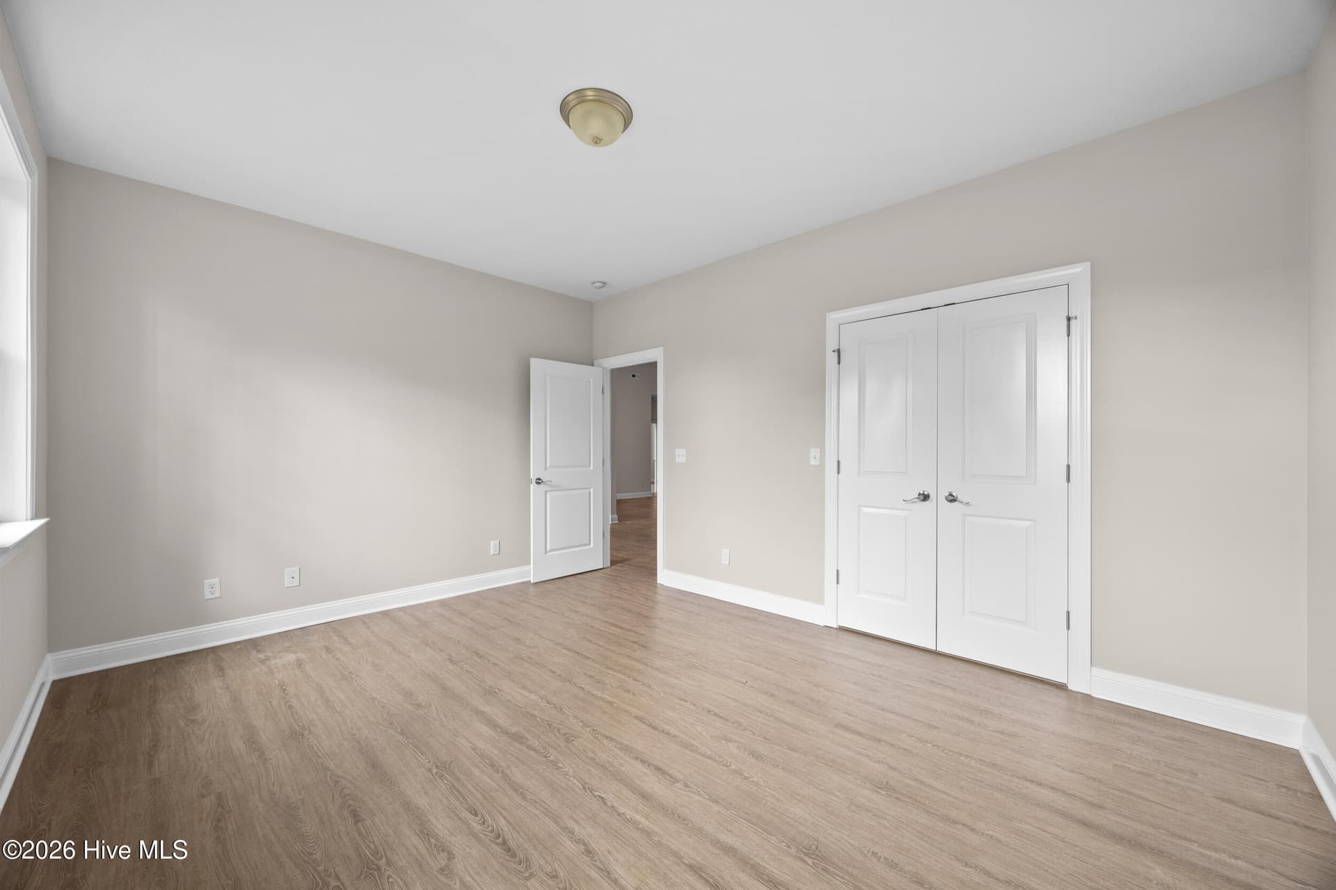 Single Family Residence at 330 Crown Pointe Drive, Hampstead, NC 28443, photo 14 of 51