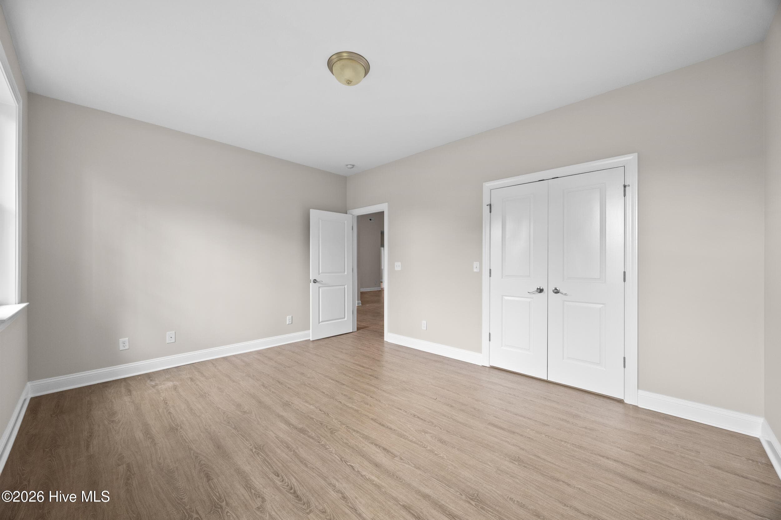 Single Family Residence at 330 Crown Pointe Drive, Hampstead, NC 28443, photo 14 of 51