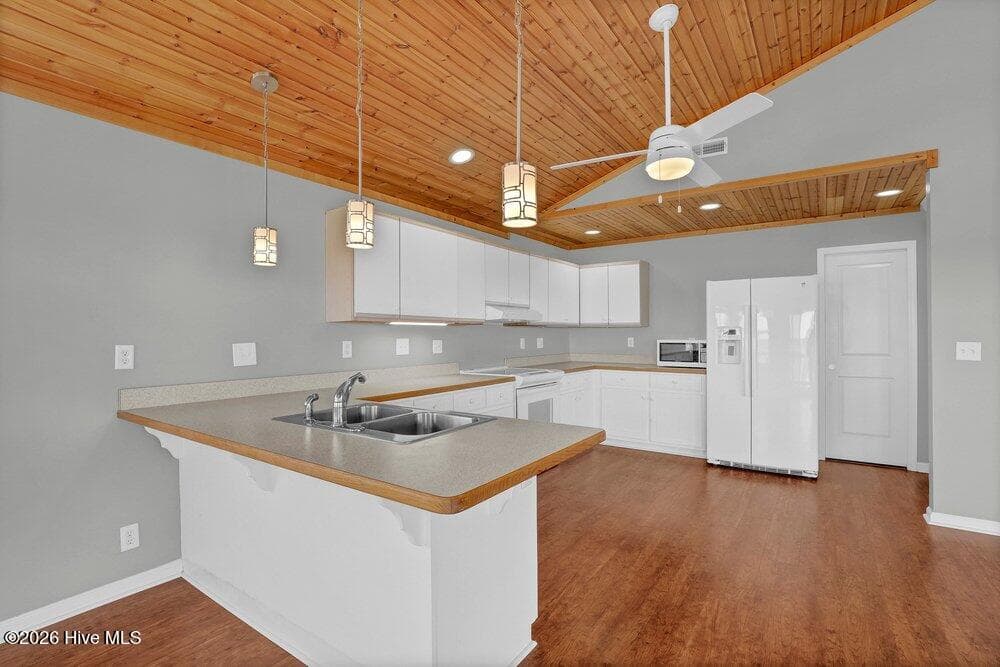 Single Family Residence at 712 Channel Boulevard, Topsail Beach, NC 28445, photo 16 of 62