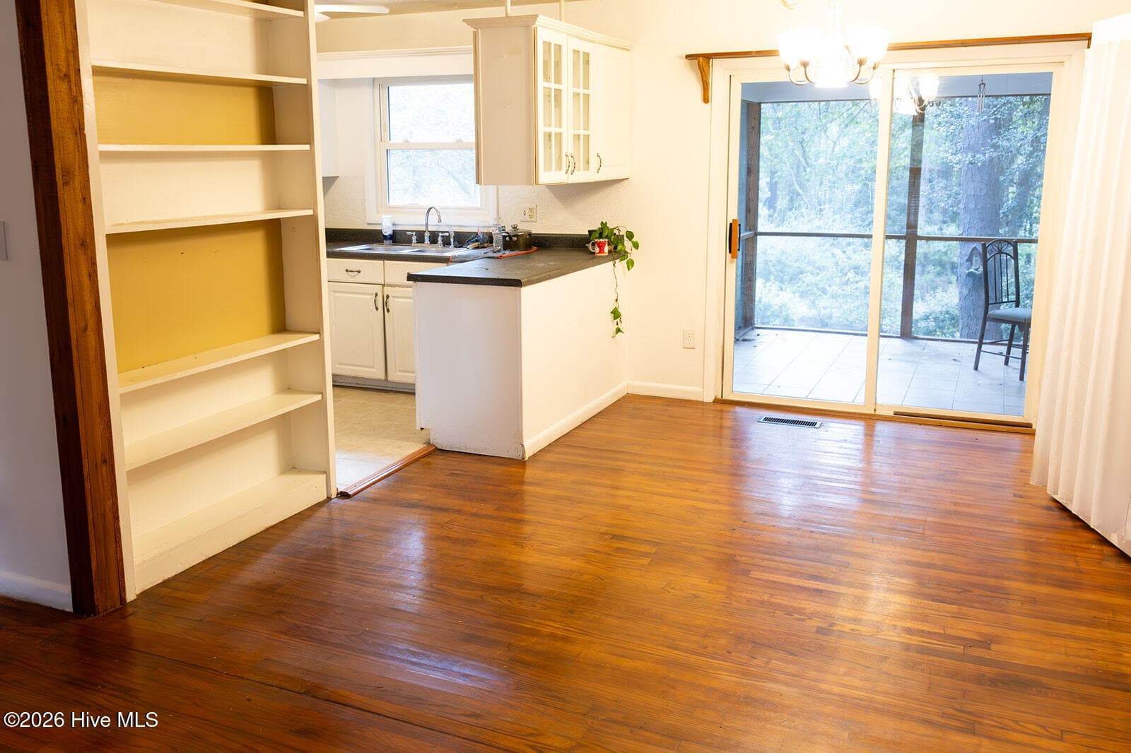Single Family Residence at 1610 E Indiana Avenue, Southern Pines, NC 28387, photo 4 of 24