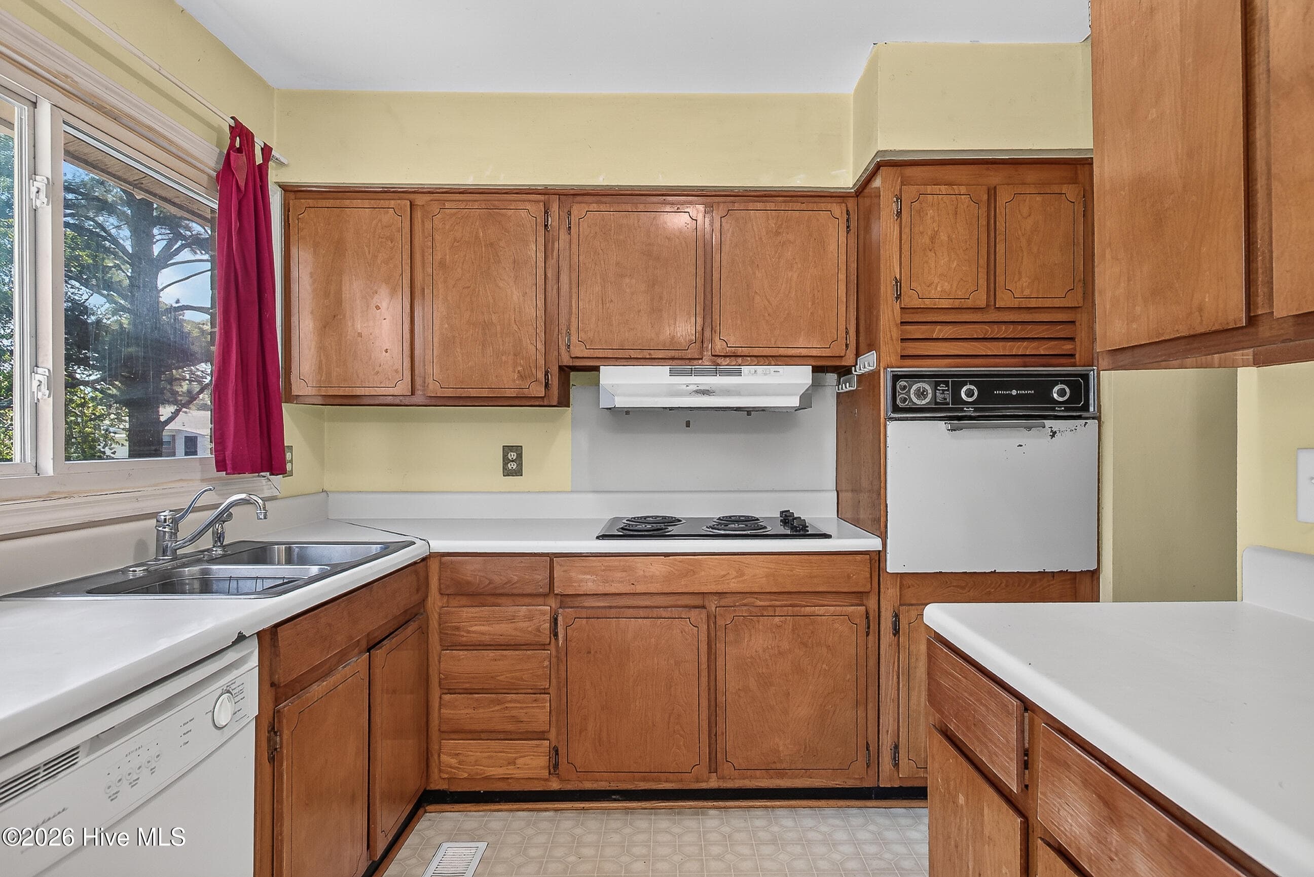 Single Family Residence at 115 Shamrock Drive, Jacksonville, NC 28540, photo 14 of 38