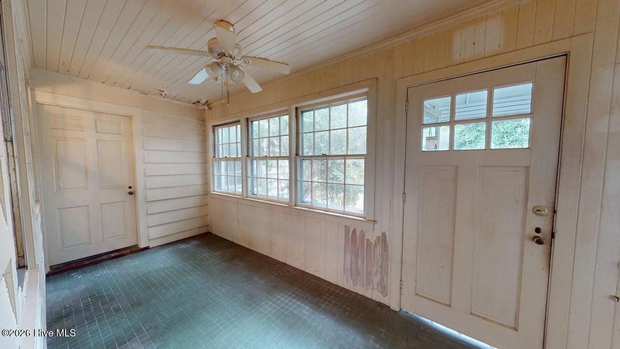 Single Family Residence at 808 W South Street W, Ahoskie, NC 27910, photo 17 of 50
