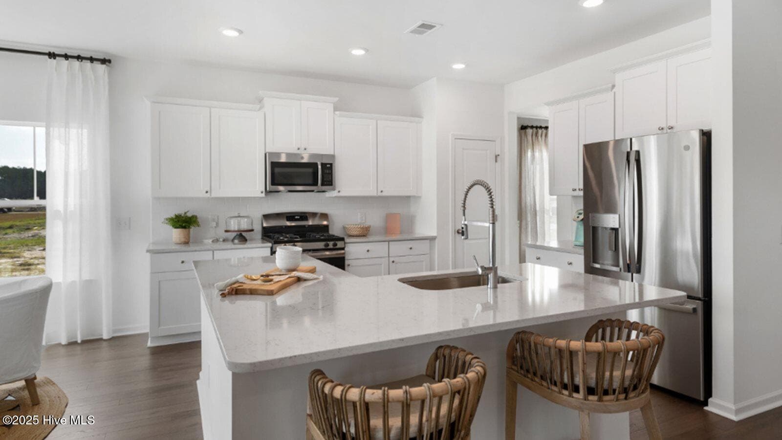 Single Family Residence at 706 Maya Lane SW, Ocean Isle Beach, NC 28469, photo 5 of 22