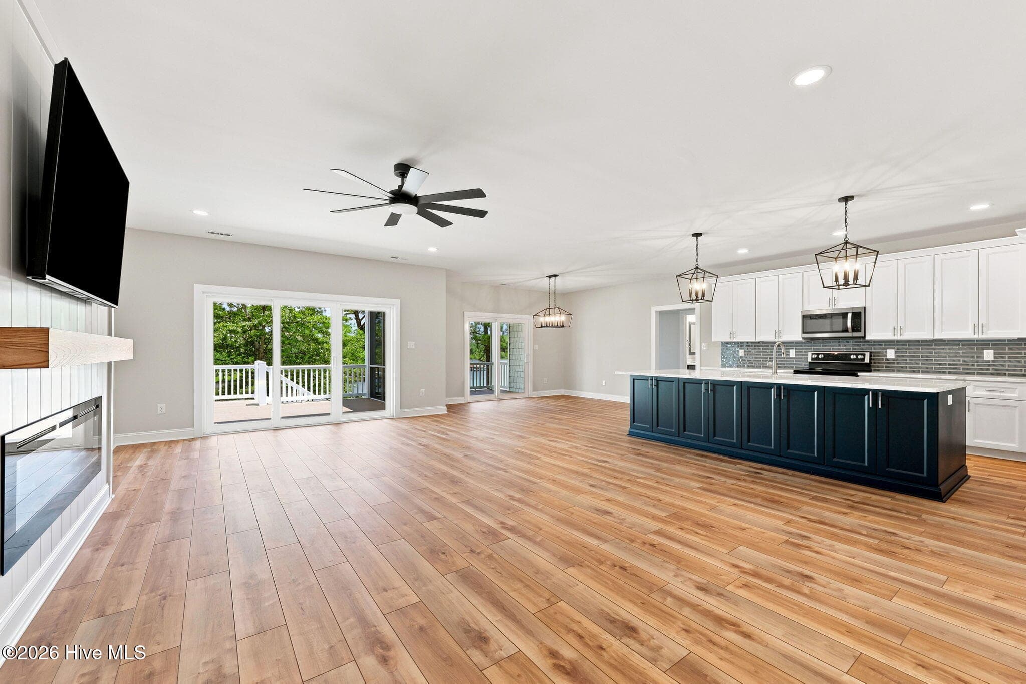 Single Family Residence at 204 Ashley Place, Swansboro, NC 28584, photo 3 of 4
