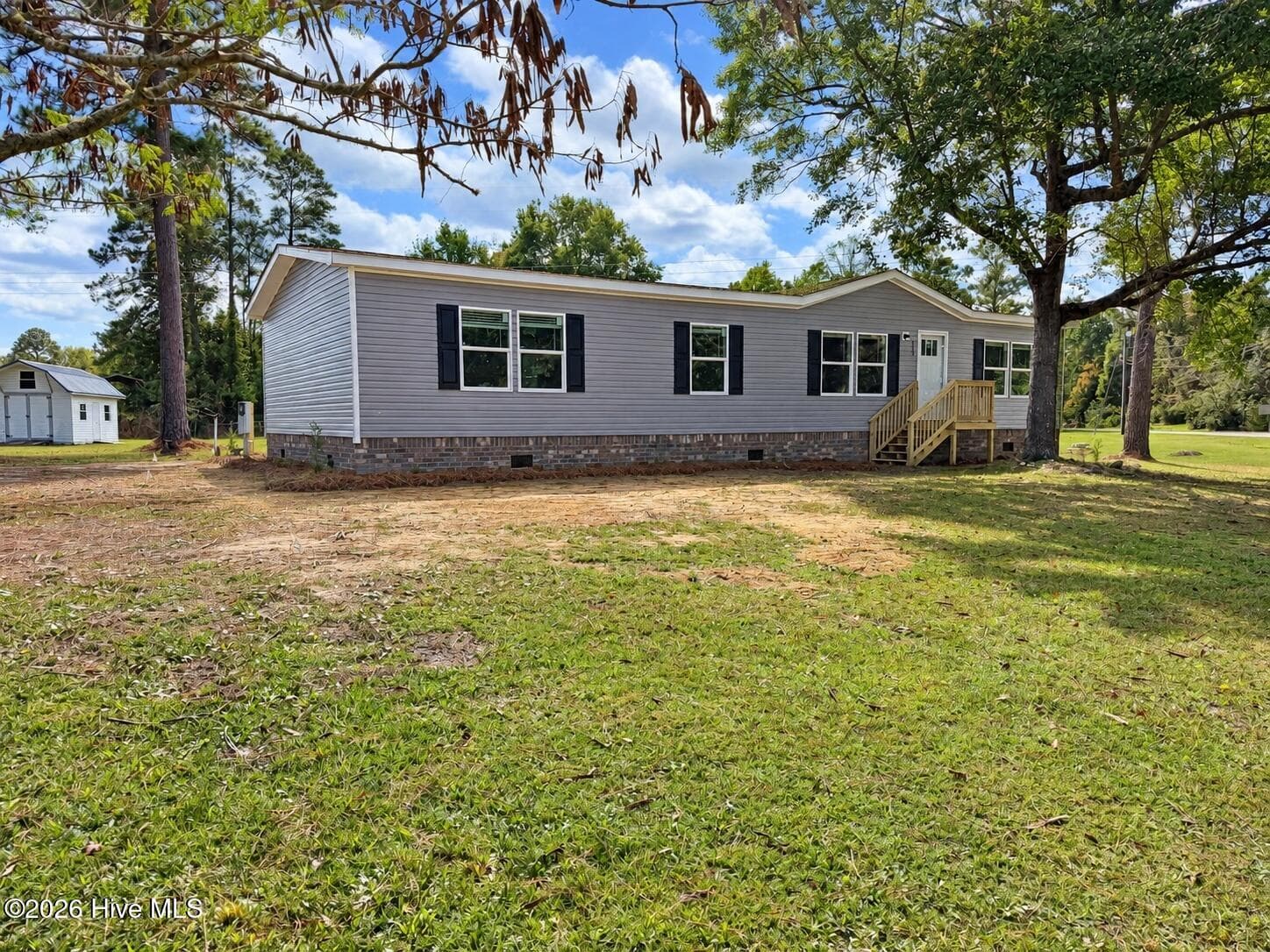 Manufactured Home at 809 Garner Drive, Newport, NC 28570, photo 5 of 69