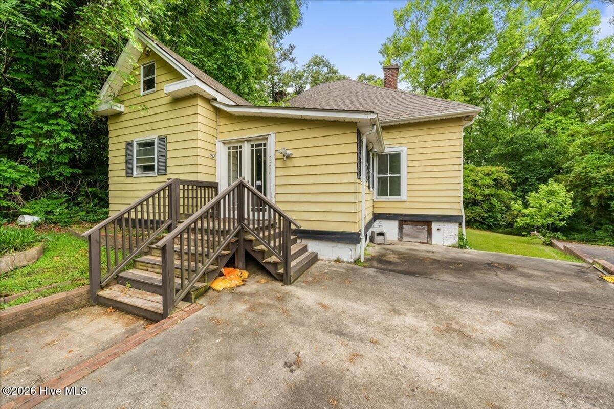 Single Family Residence at 510 Summit Street, Carthage, NC 28327, photo 4 of 26