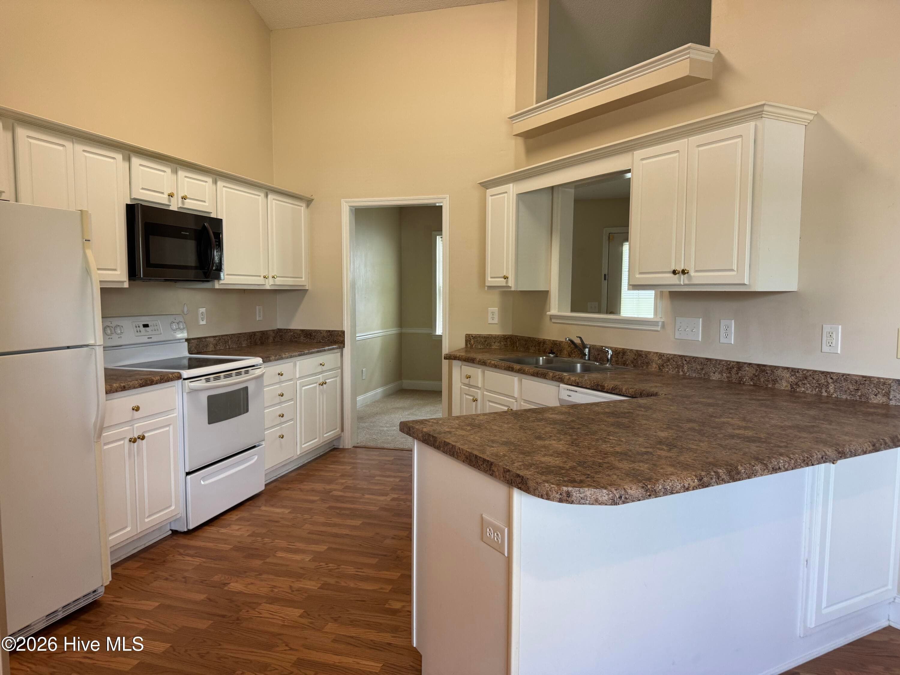 Single Family Residence at 112 Inge Court, New Bern, NC 28562, photo 2 of 24
