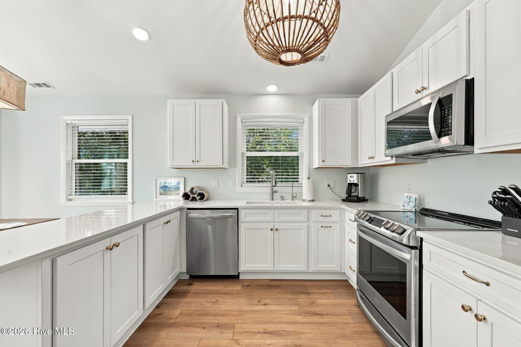 Single Family Residence at 118 Periwinkle Drive, Emerald Isle, NC 28594, photo 11 of 39