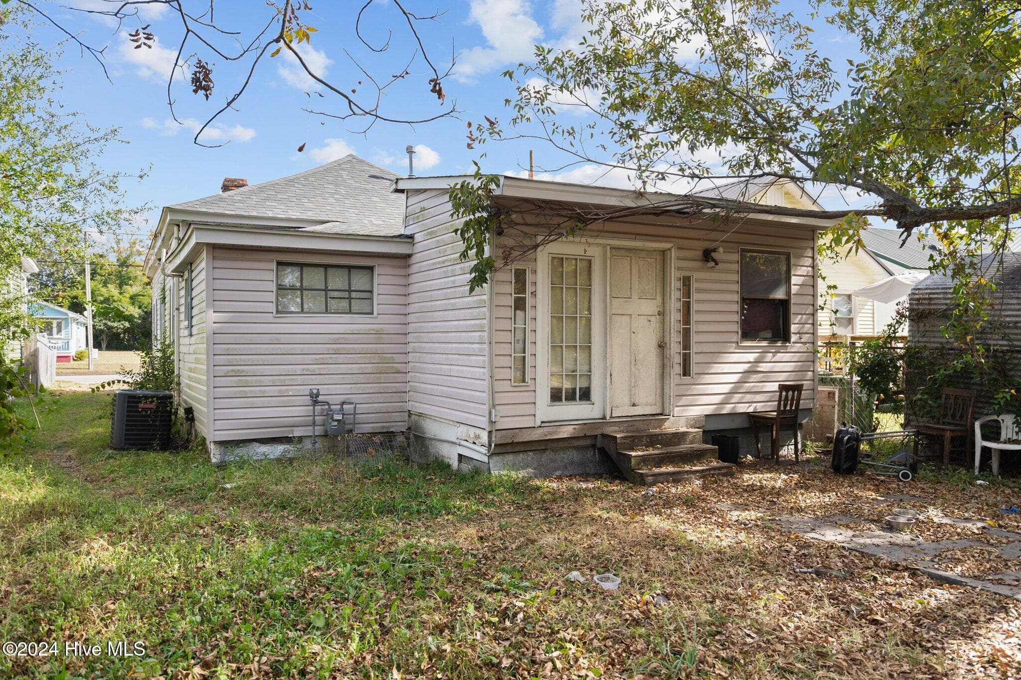 Single Family Residence at 1110 S 8th Street, Wilmington, NC 28401, photo 7 of 14