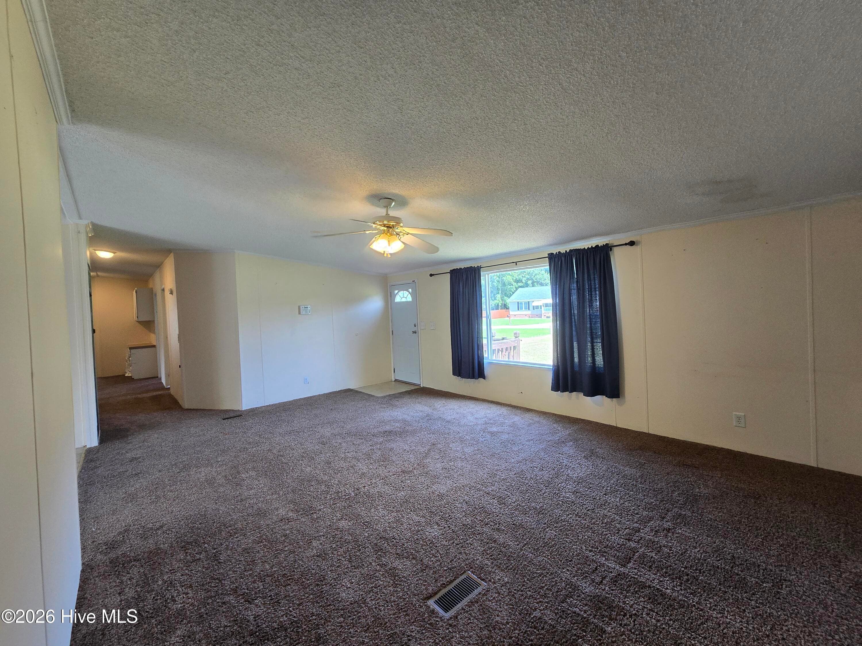 Manufactured Home at 307 Kimberly Court, Elizabeth City, NC 27909, photo 6 of 20