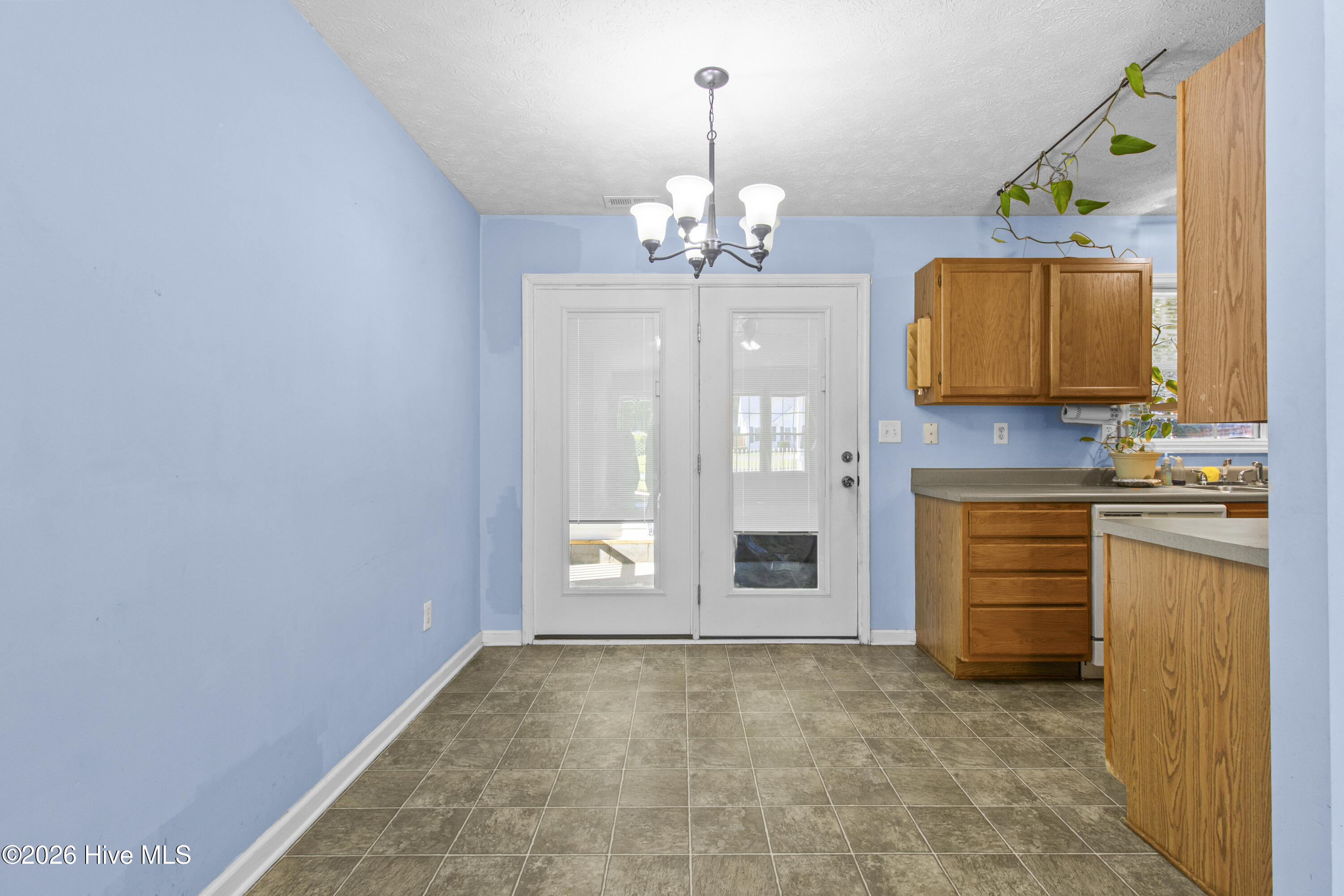 Single Family Residence at 120 Eagle Trail, New Bern, NC 28562, photo 13 of 36