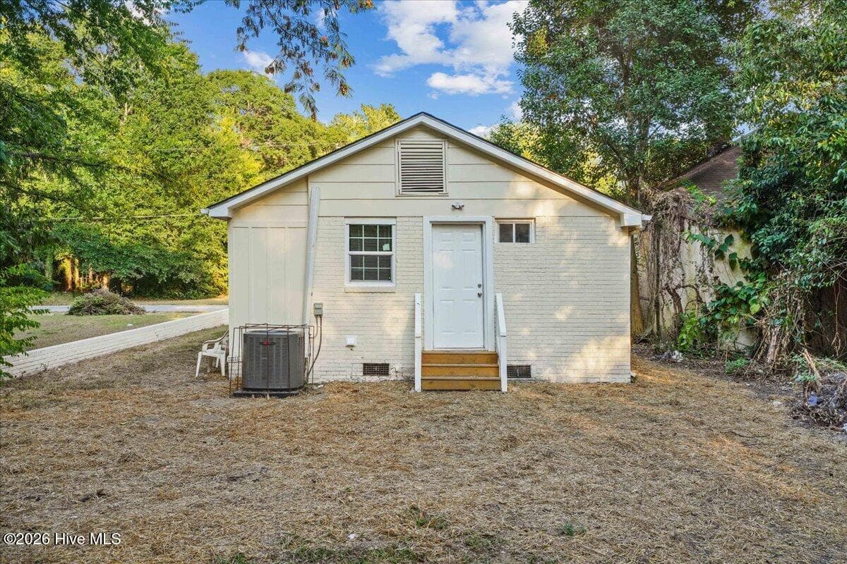 Single Family Residence at 623 Slaughter Street, Goldsboro, NC 27530, photo 8 of 19