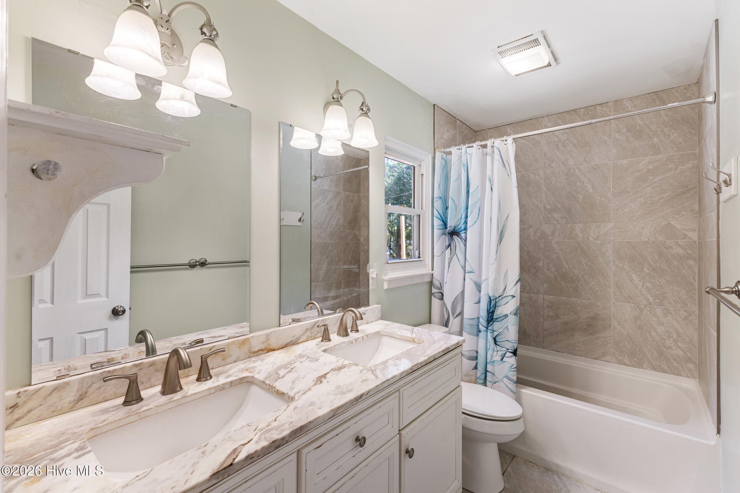 Single Family Residence at 327 Green Meadows Drive, Wilmington, NC 28405, photo 21 of 33