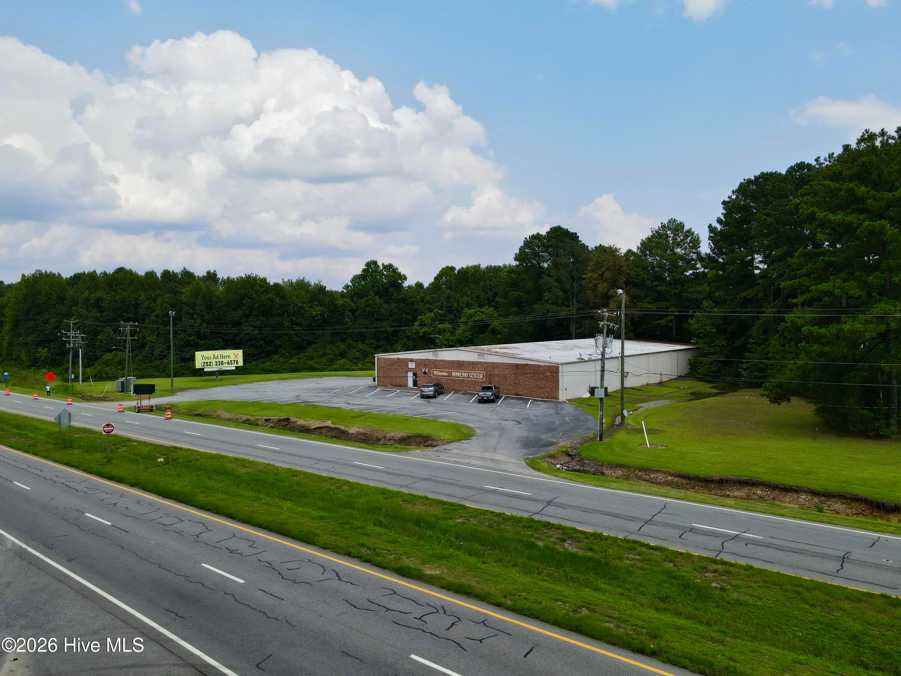 Improved at 915 E Boulevard, Williamston, NC 27892, photo 5 of 17