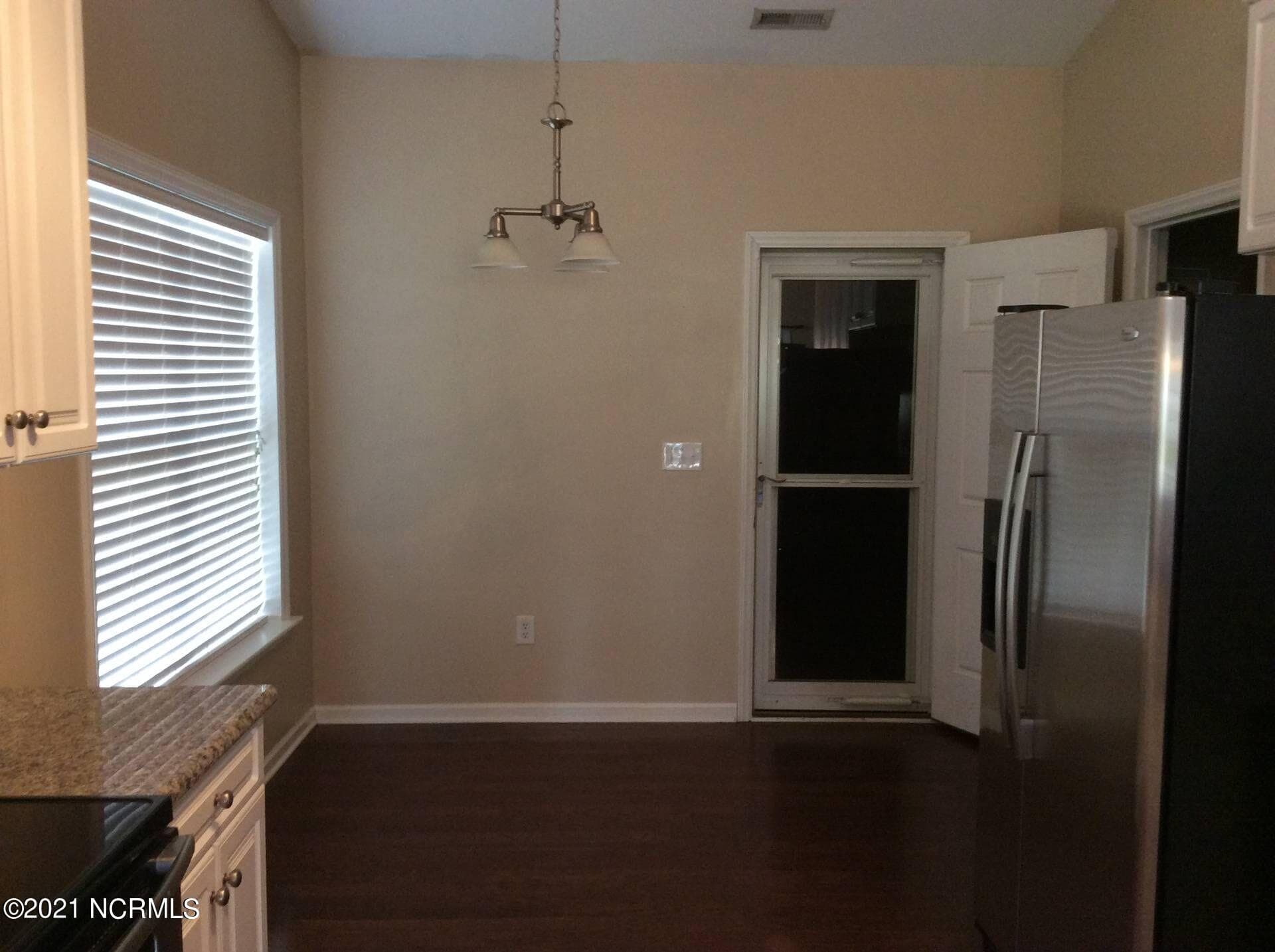 Single Family Residence at 105 Lakeside Green Drive, New Bern, NC 28560, photo 18 of 32