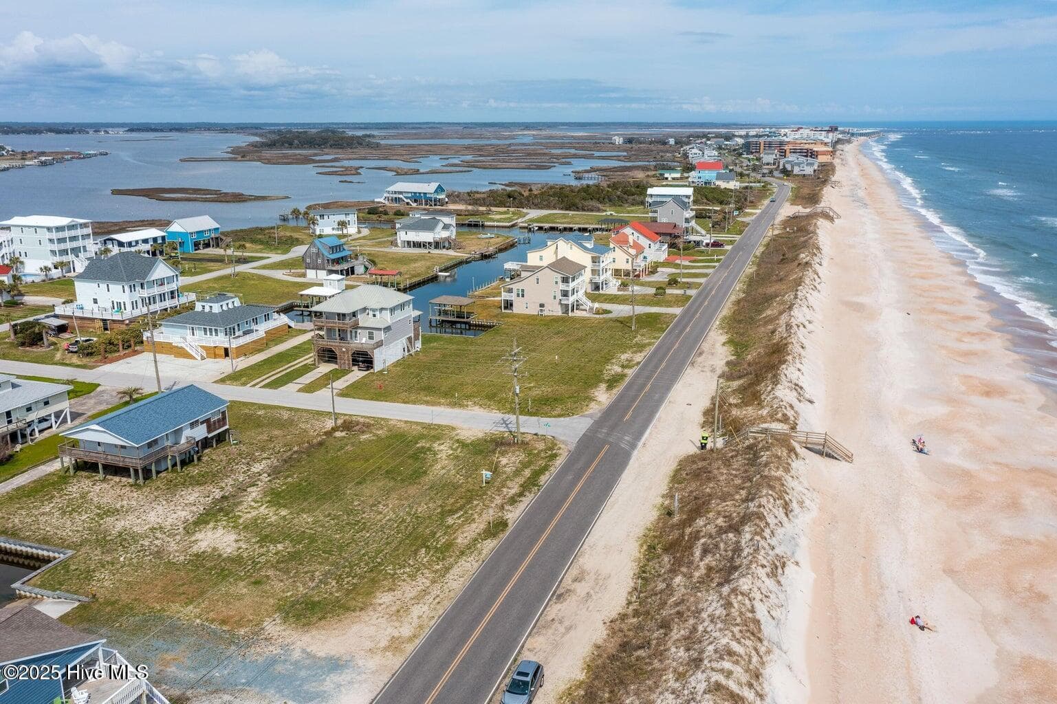 Single Family Residence at 304 Marina Way, North Topsail Beach, NC 28460, photo 2 of 2