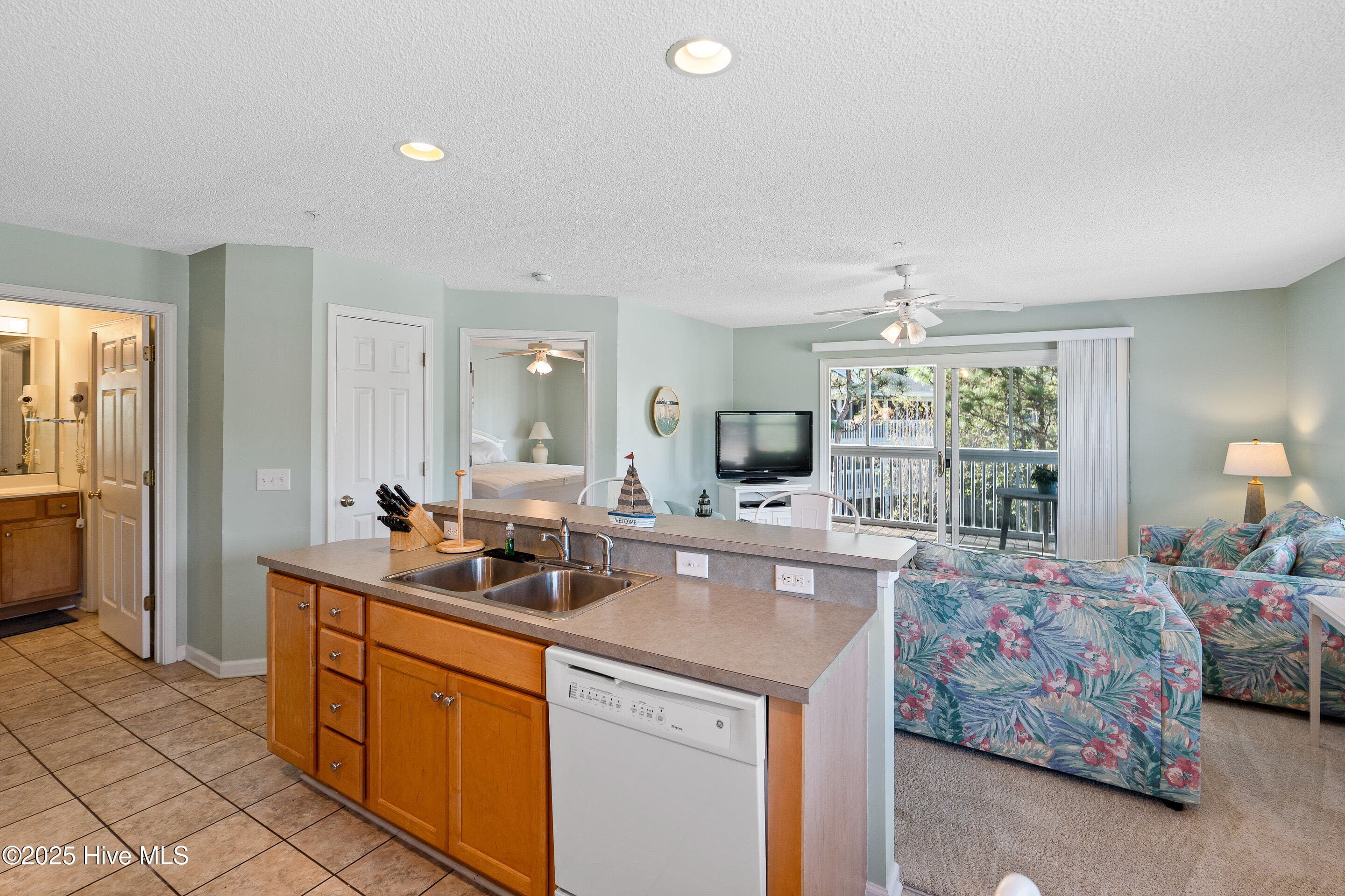 Condominium at 3350 Club Villas Drive # 1706, Southport, NC 28461, photo 14 of 27