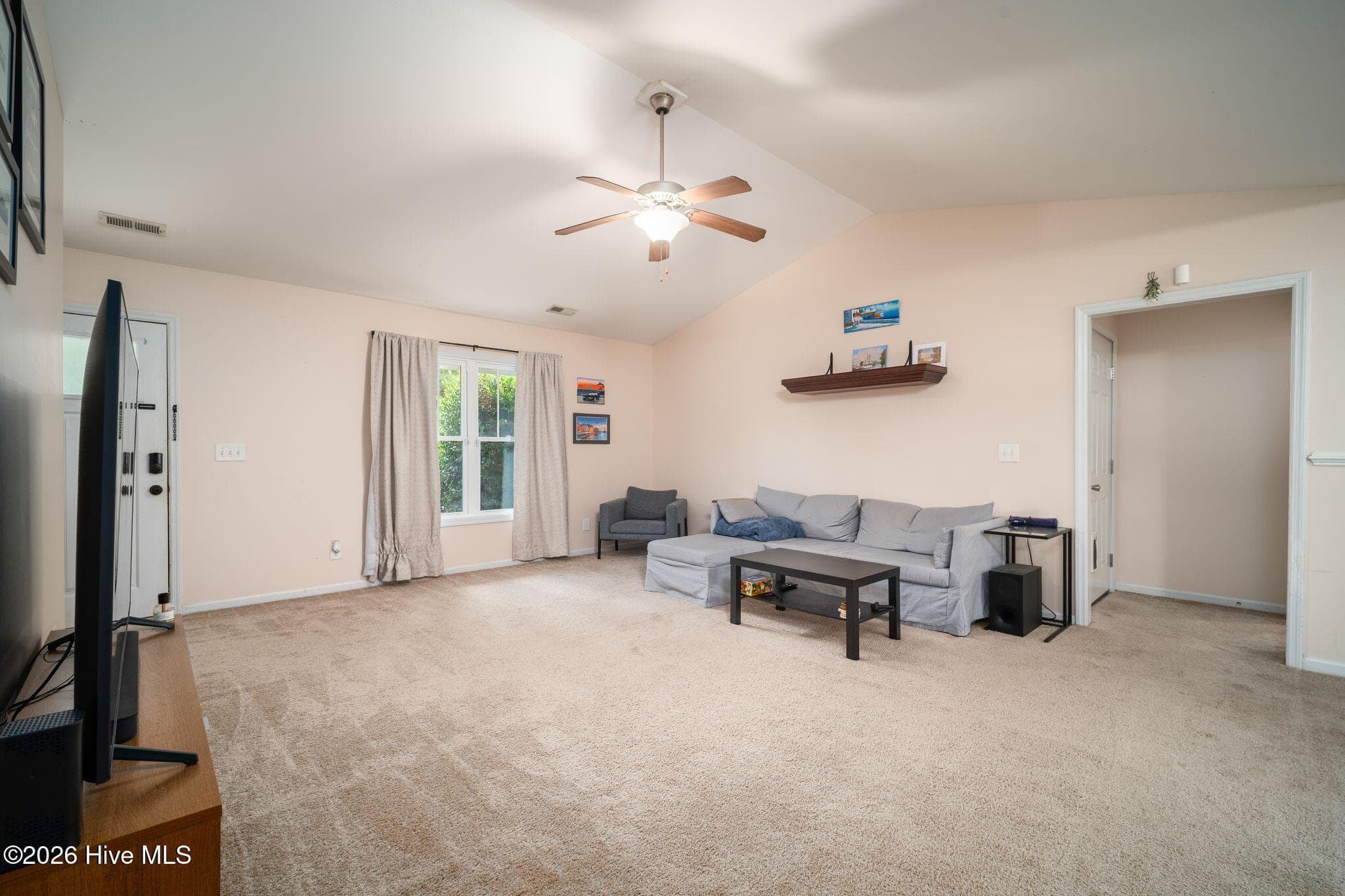 Single Family Residence at 105 Worvin Lane, Richlands, NC 28574, photo 9 of 41
