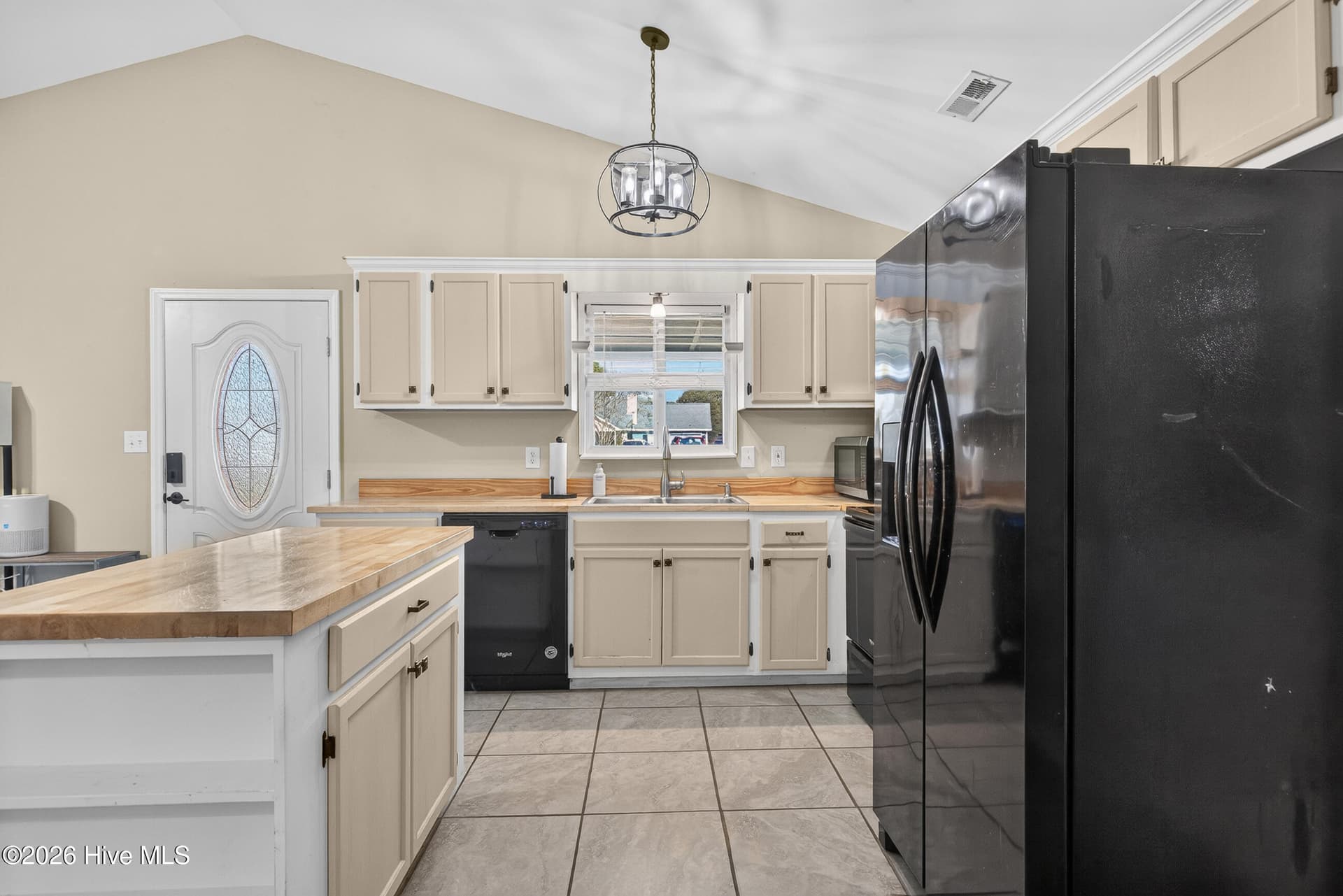 Single Family Residence at 408 Foxtrace Lane, Hubert, NC 28539, photo 6 of 35
