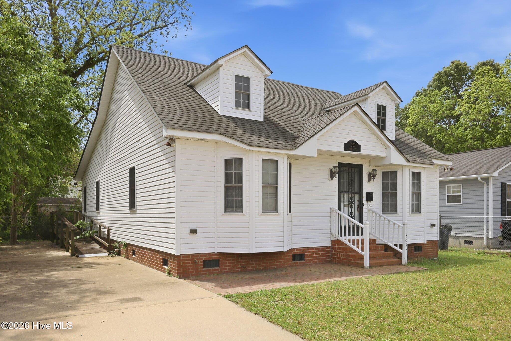 Single Family Residence at 303 Dobbs Street, Hertford, NC 27944, photo 2 of 41