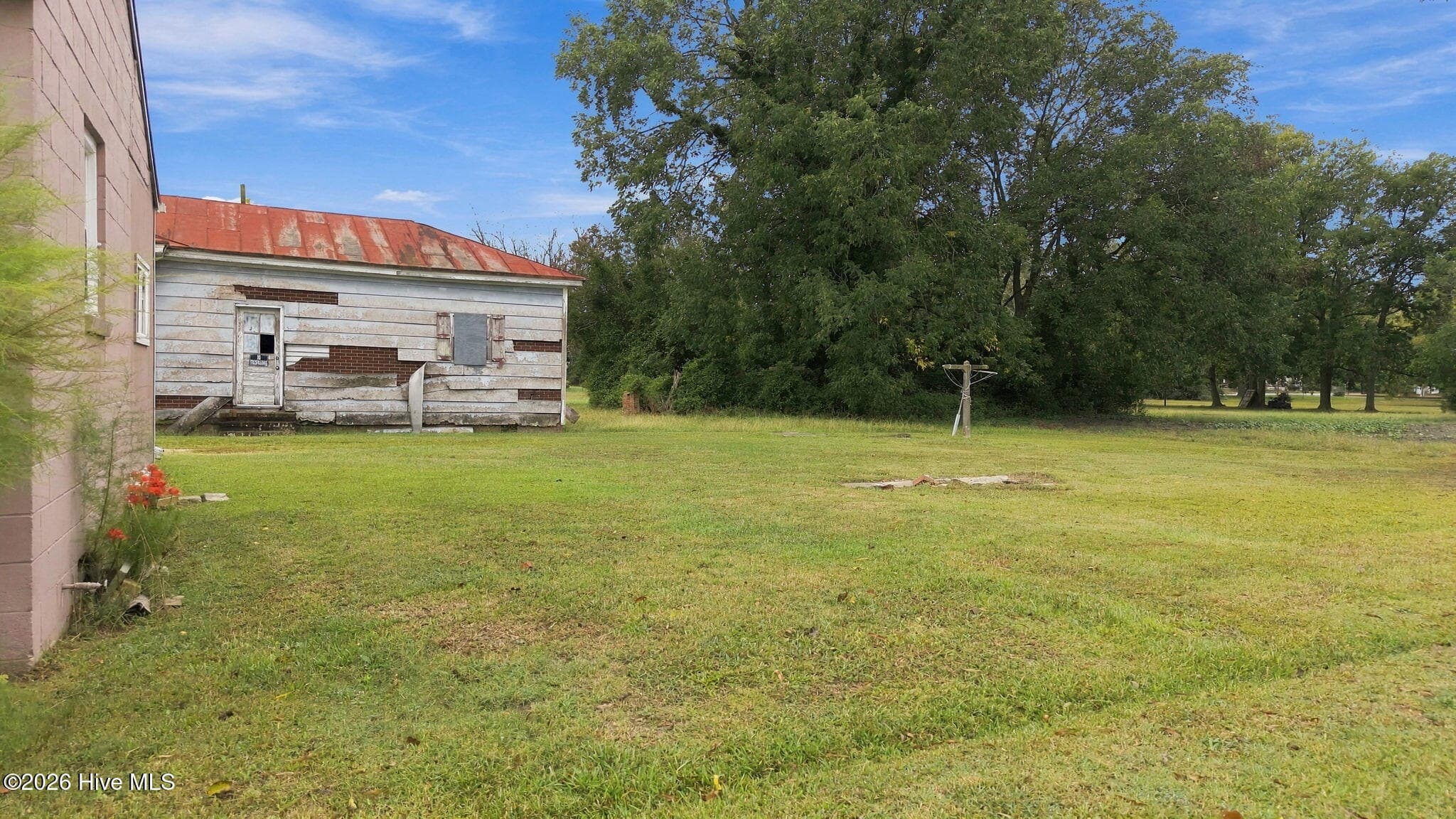 Single Family Residence at 305 N Charles Street, La Grange, NC 28551, photo 6 of 29