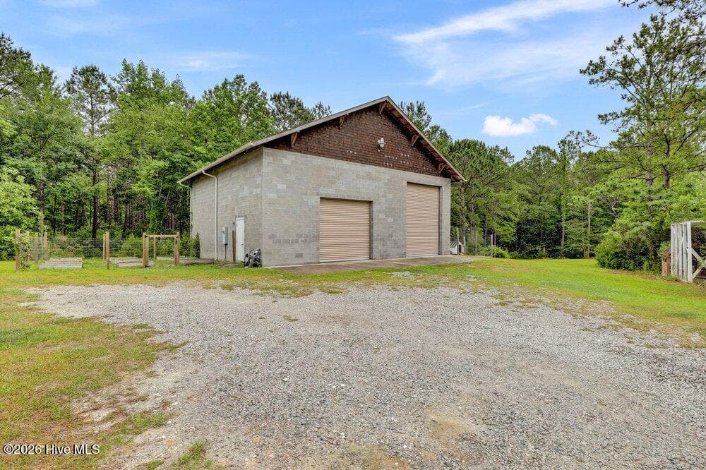 Single Family Residence at 635 Cross Creek Drive, Hampstead, NC 28443, photo 23 of 36