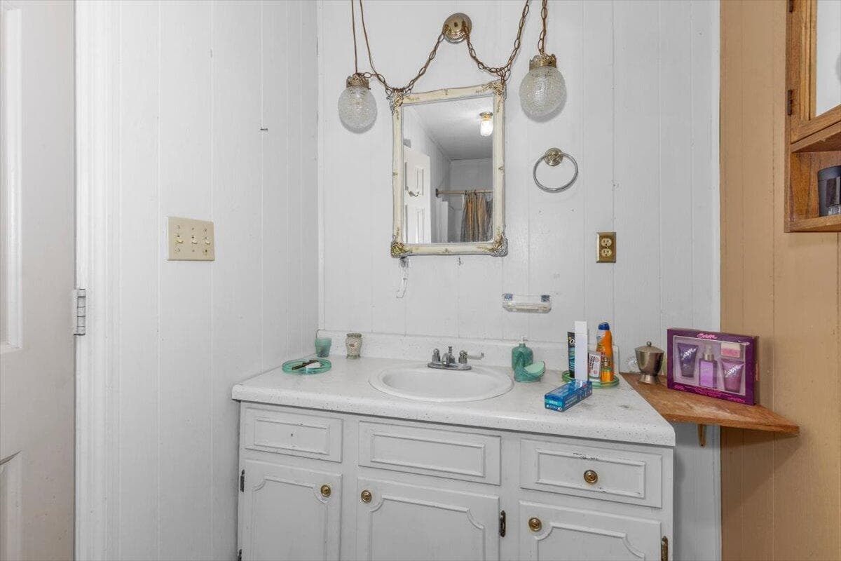 bathroom 1 - 7025 Rance Perry Road, Appling, GA 30802