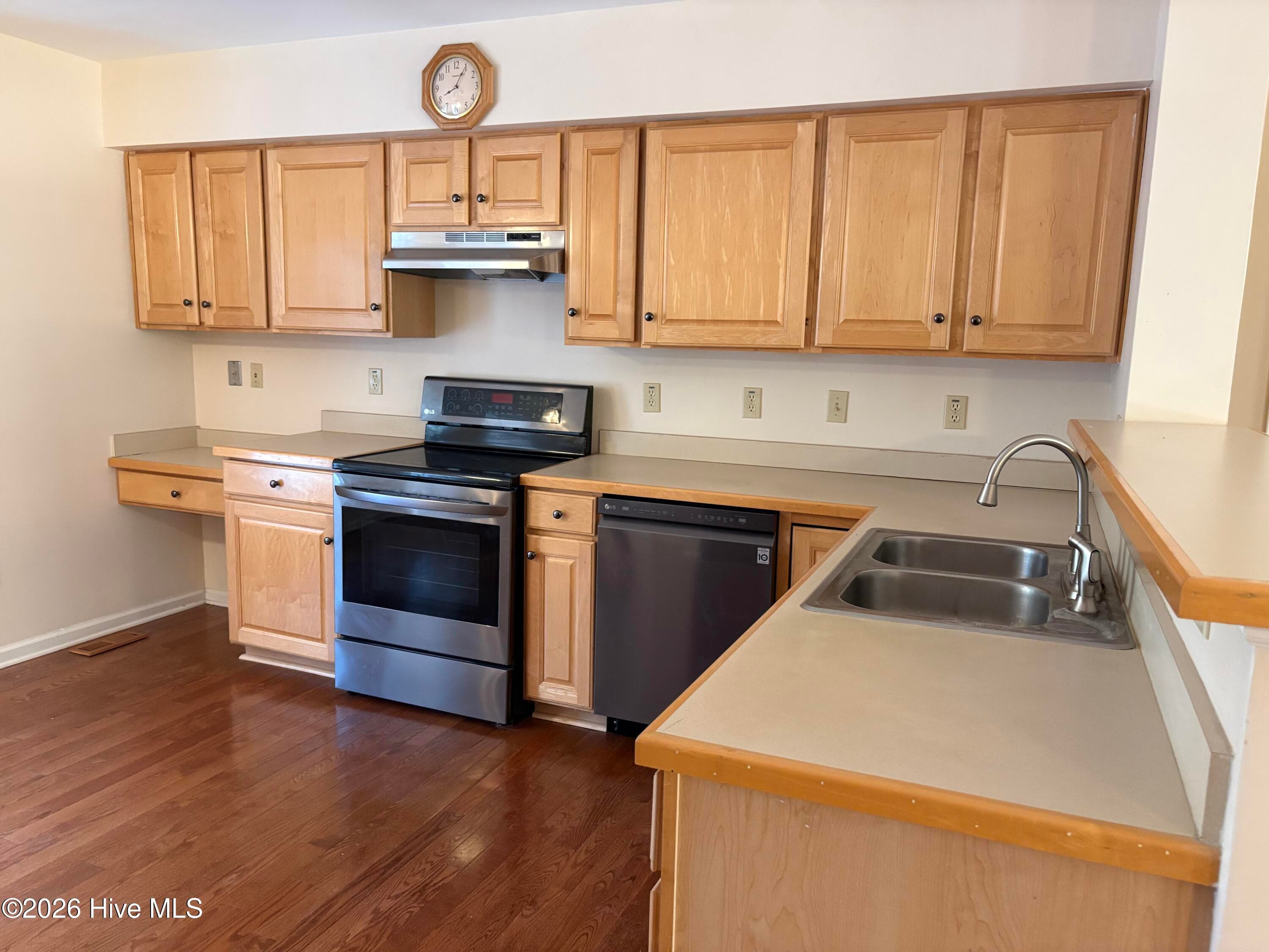 Single Family Residence at 15 Sandpiper Drive, Whispering Pines, NC 28327, Whispering Pines, photo 13 of 54