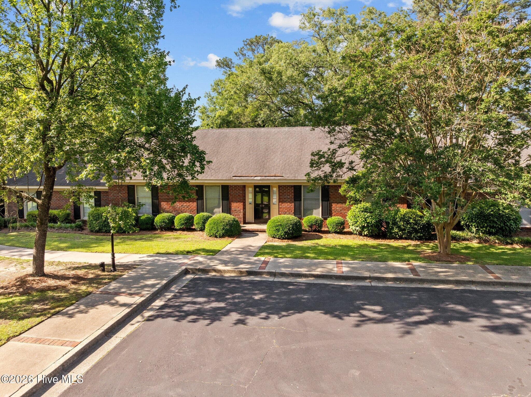 809 Greenbriar Road, Kinston, NC 28501