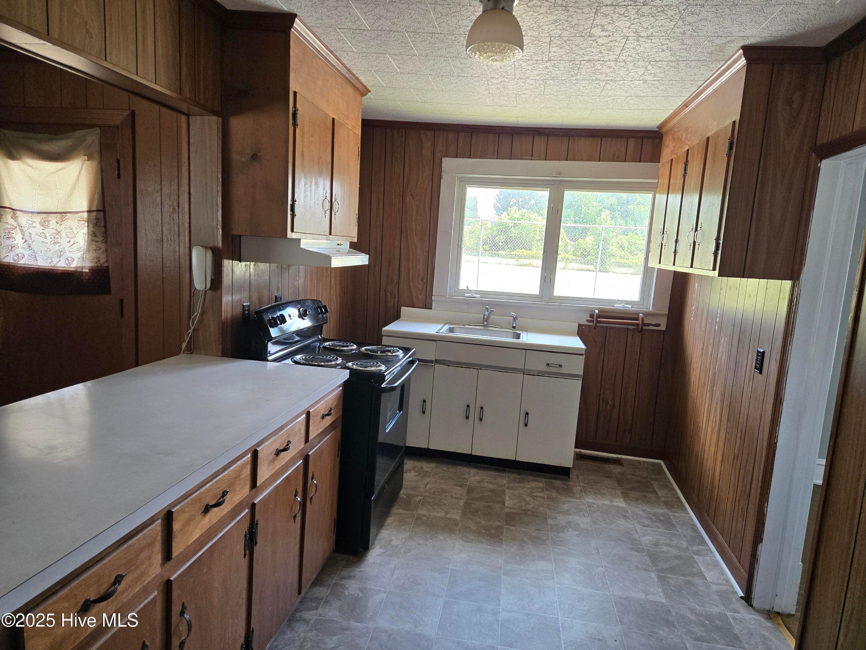 Single Family Residence at 200 Martin Street, Williamston, NC 27892, photo 3 of 7